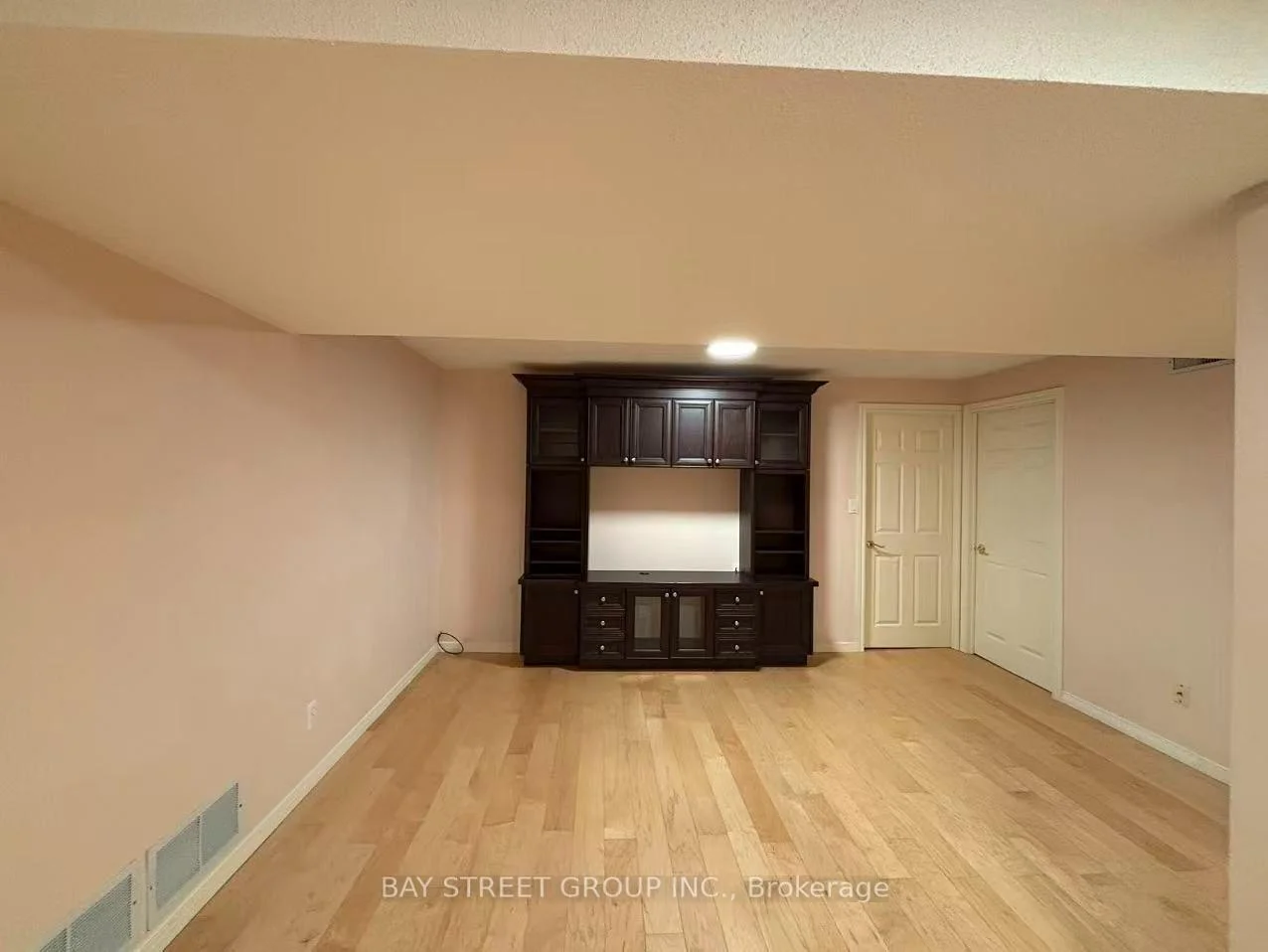 Photo 22 of Unit 18, 20 Meadowlands Boulevard, Hamilton, Meadowlands — HOMEH
