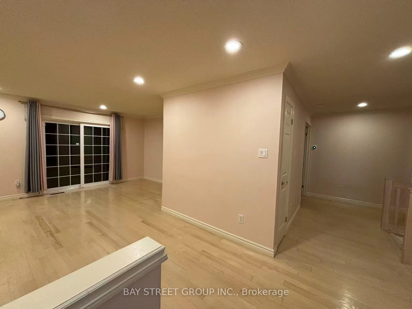 Photo 5 of Unit 18, 20 Meadowlands Boulevard, Hamilton, Meadowlands — HOMEH