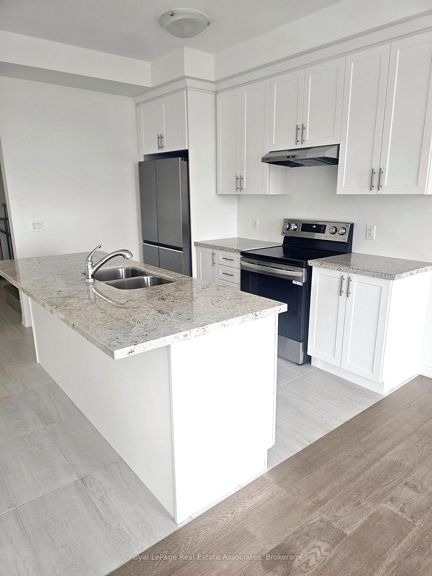 Photo 2 of 75 Picardy Drive, Hamilton, Stoney Creek Mountain — HOMEH