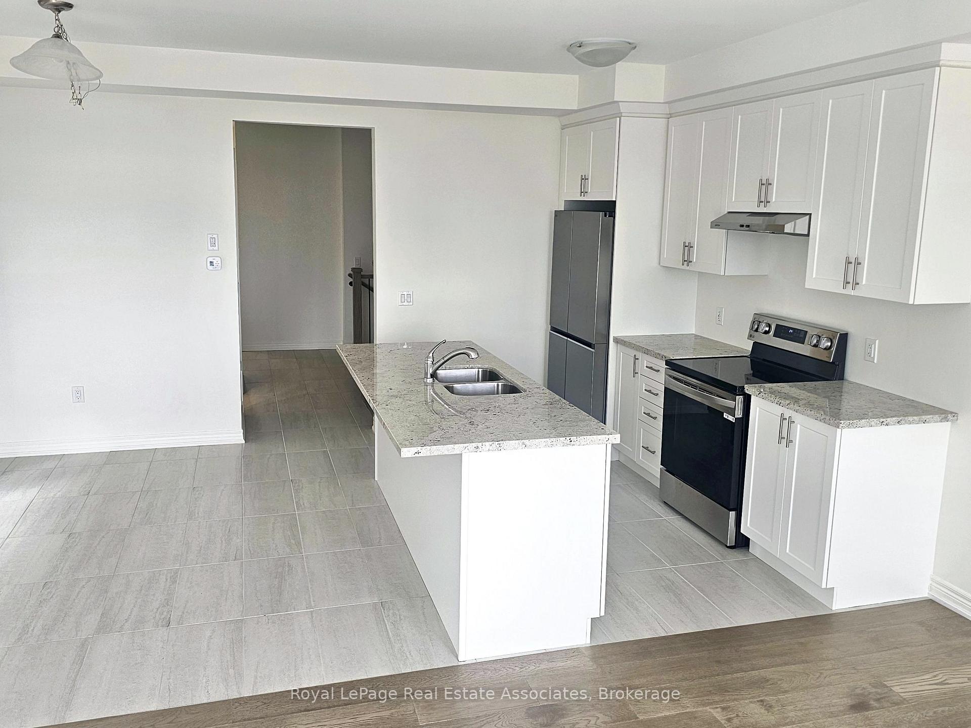 Photo 4 of 75 Picardy Drive, Hamilton, Stoney Creek Mountain — HOMEH
