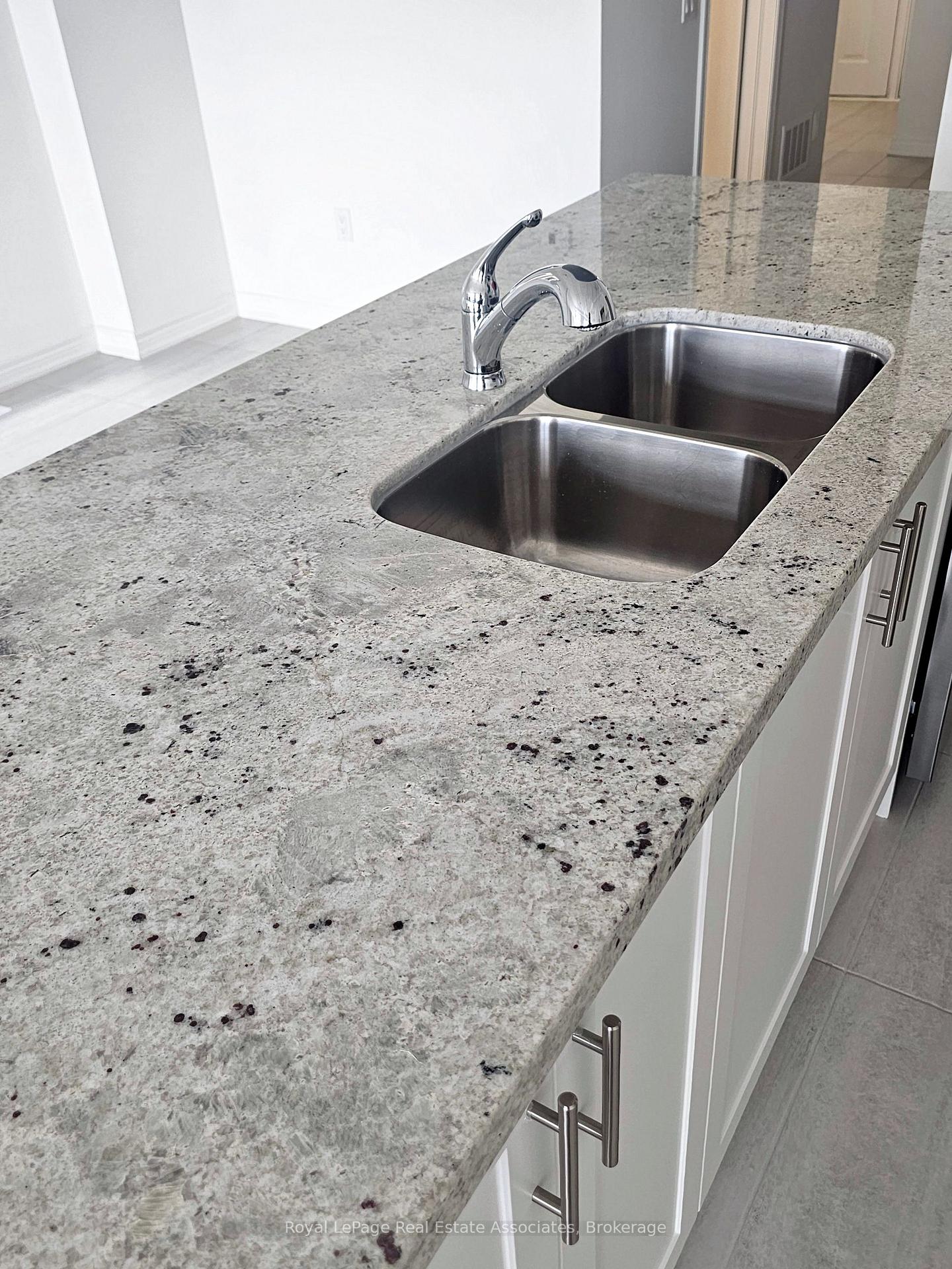 Photo 6 of 75 Picardy Drive, Hamilton, Stoney Creek Mountain — HOMEH