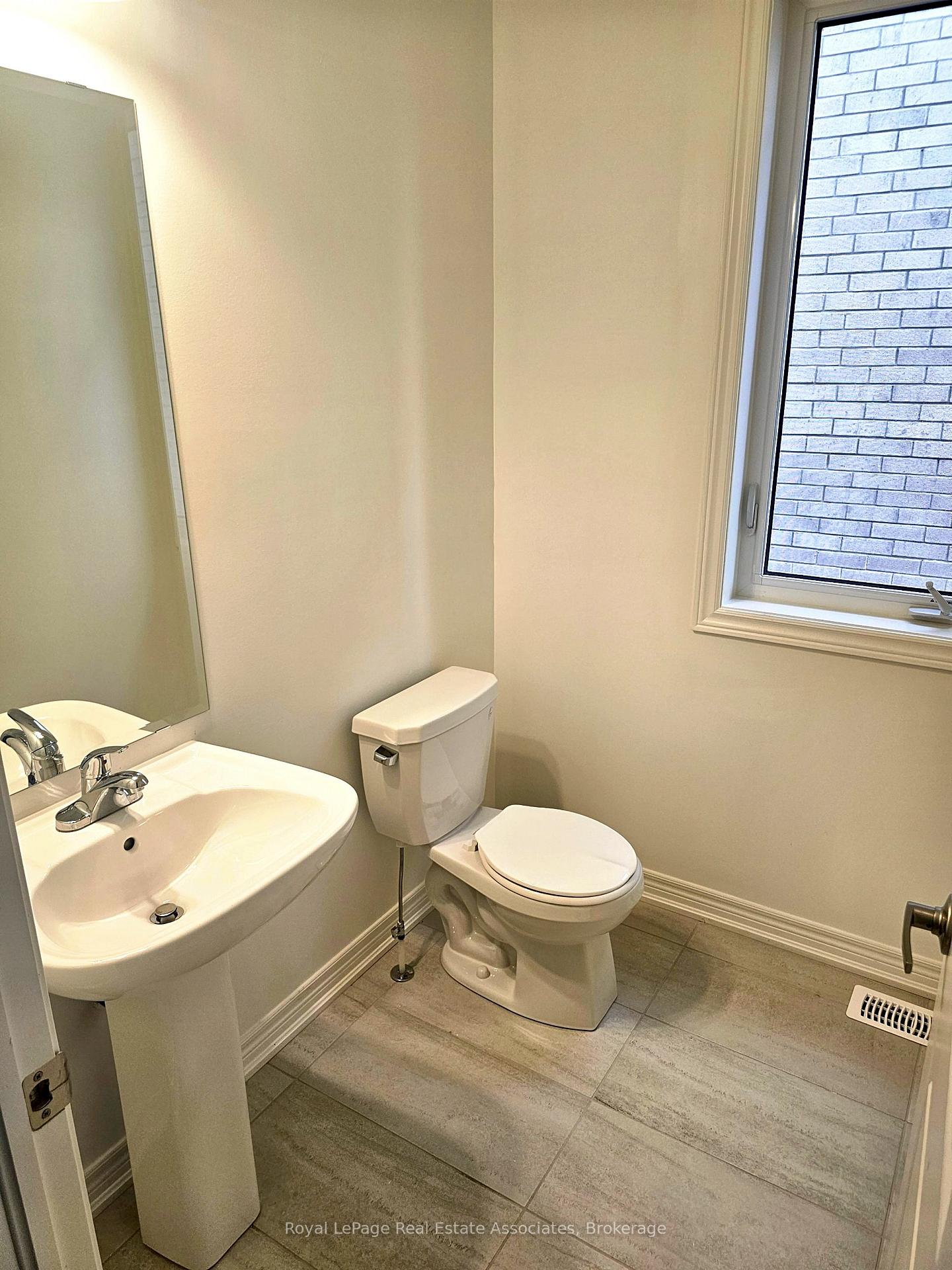 Photo 8 of 75 Picardy Drive, Hamilton, Stoney Creek Mountain — HOMEH