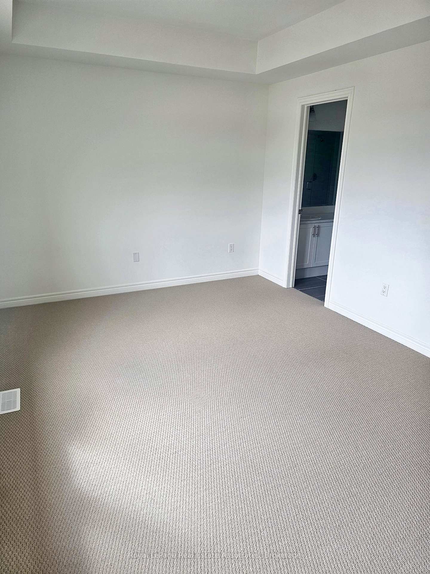 Photo 12 of 75 Picardy Drive, Hamilton, Stoney Creek Mountain — HOMEH