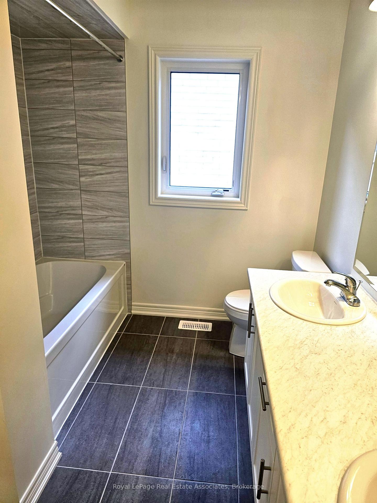 Photo 19 of 75 Picardy Drive, Hamilton, Stoney Creek Mountain — HOMEH