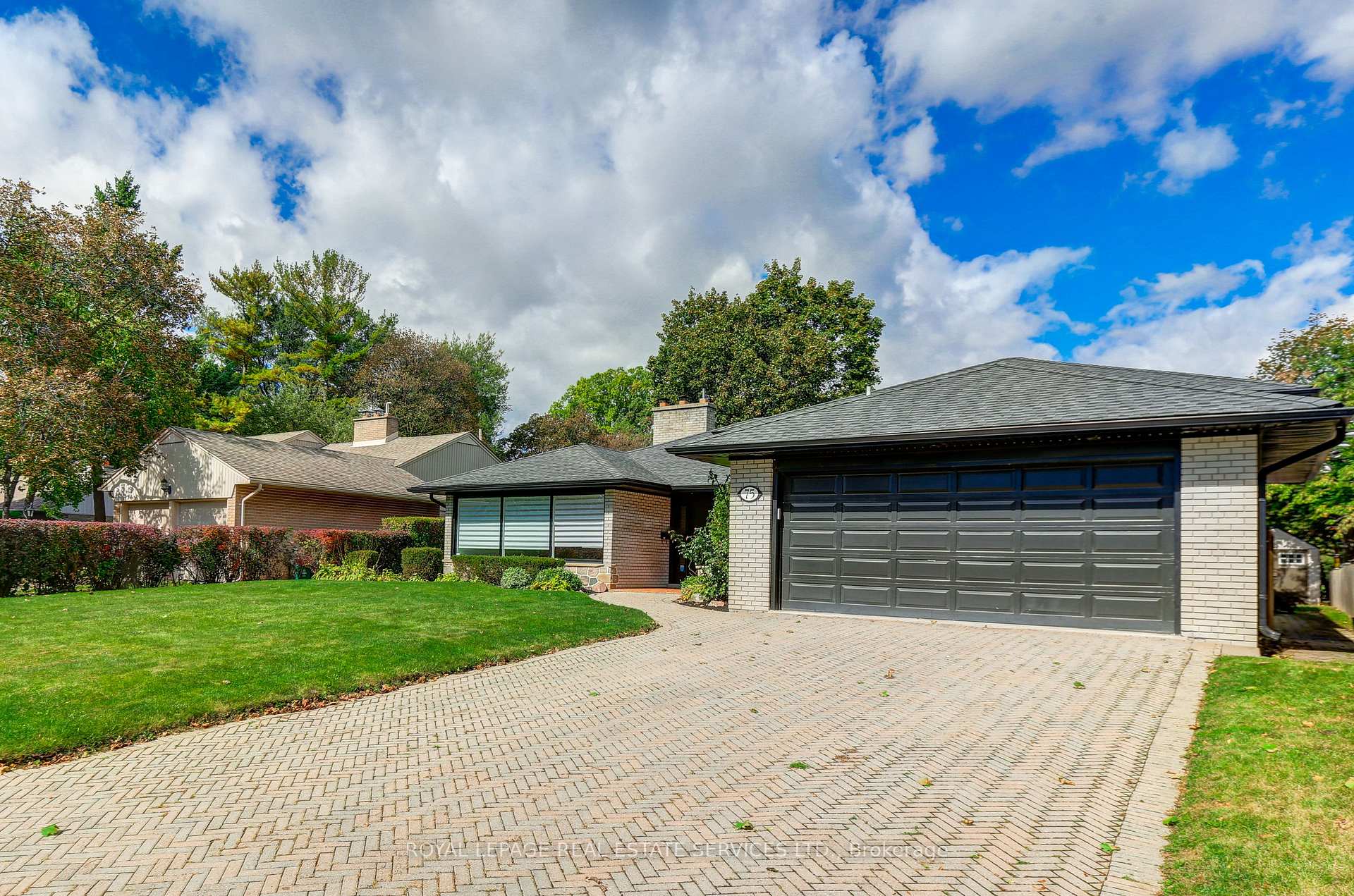 Photo 4 of 75 Ravensbourne Crescent, Etobicoke, Princess-Rosethorn — HOMEH