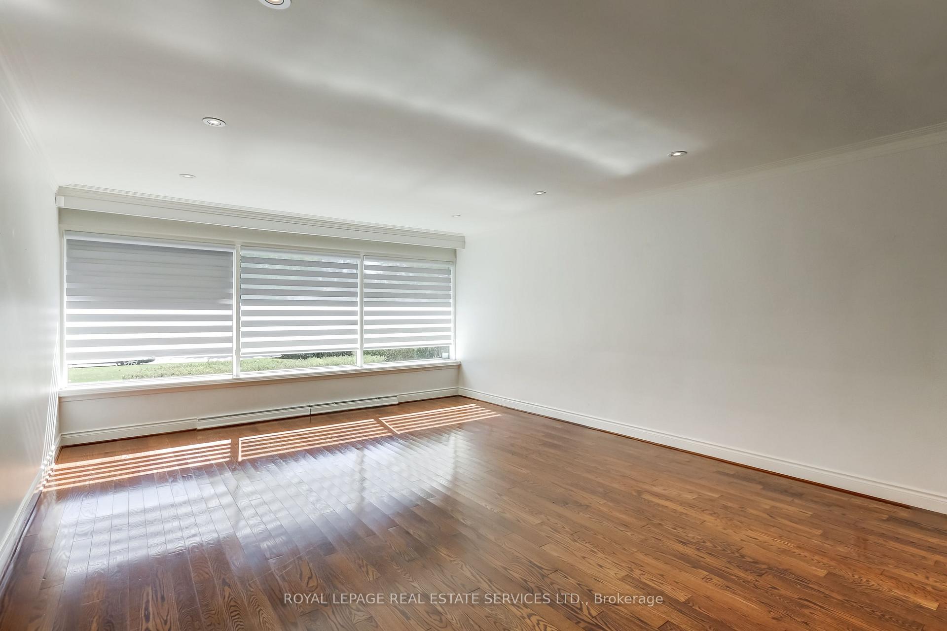 Photo 11 of 75 Ravensbourne Crescent, Etobicoke, Princess-Rosethorn — HOMEH