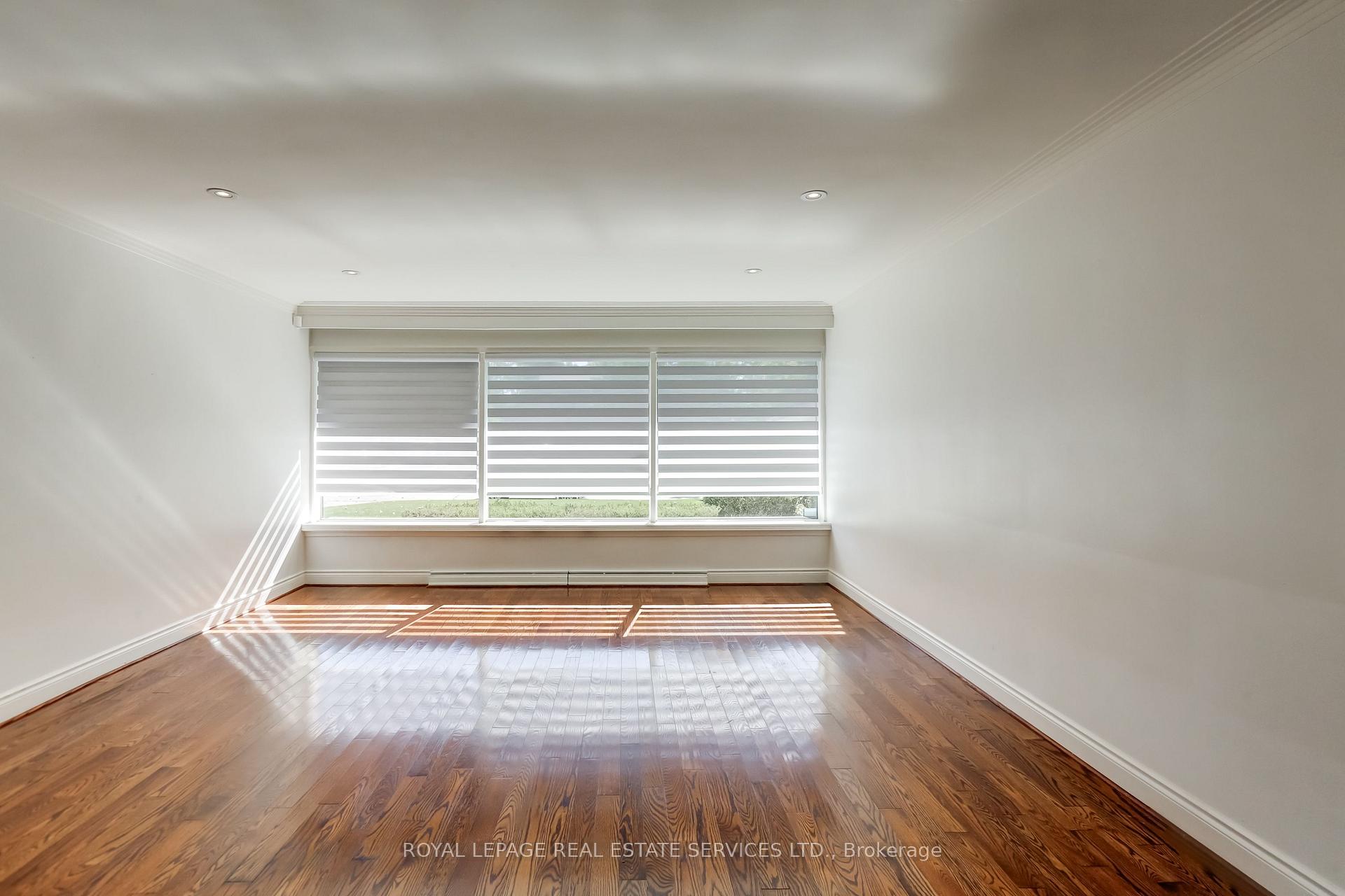 Photo 13 of 75 Ravensbourne Crescent, Etobicoke, Princess-Rosethorn — HOMEH
