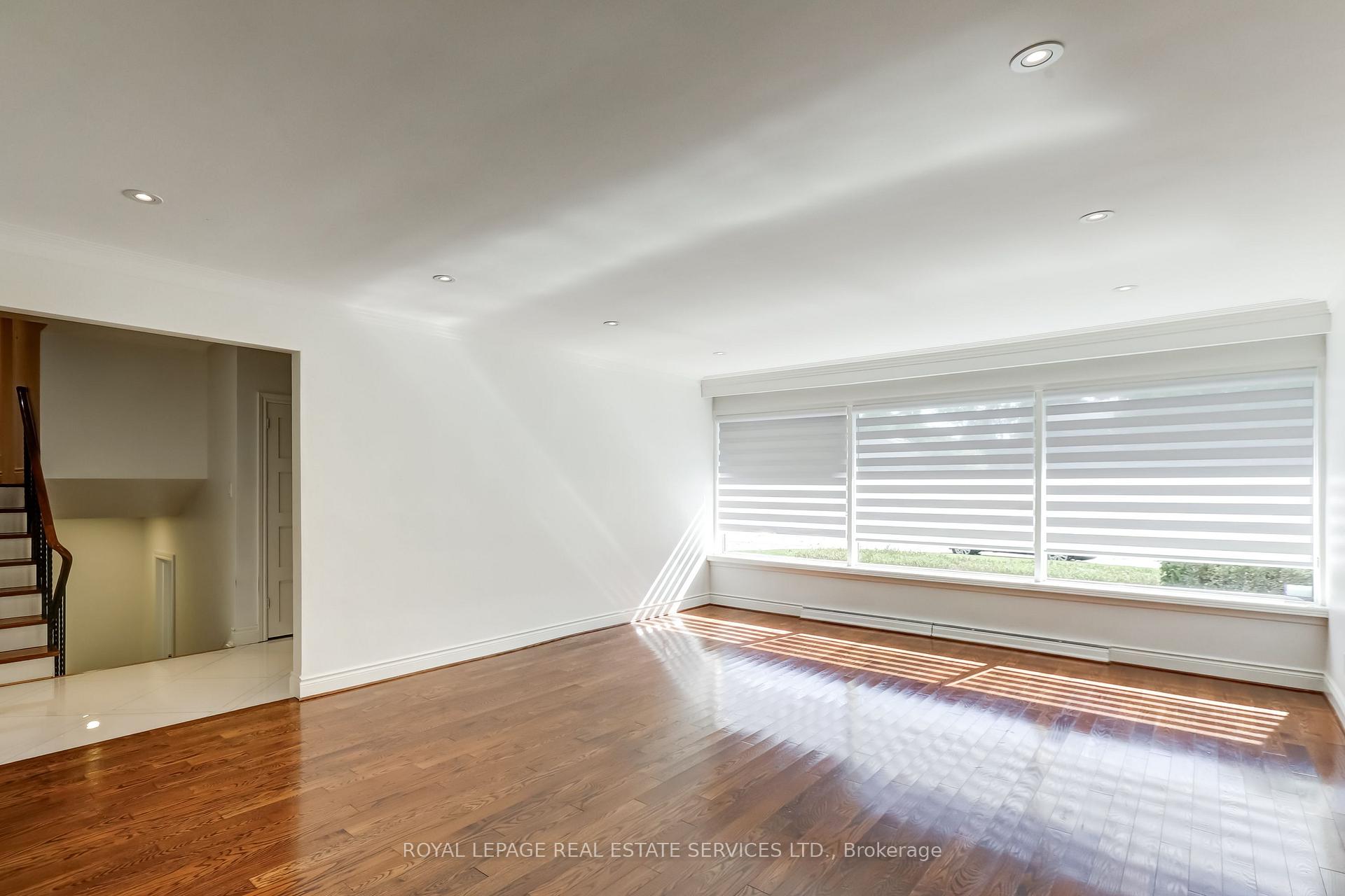 Photo 15 of 75 Ravensbourne Crescent, Etobicoke, Princess-Rosethorn — HOMEH