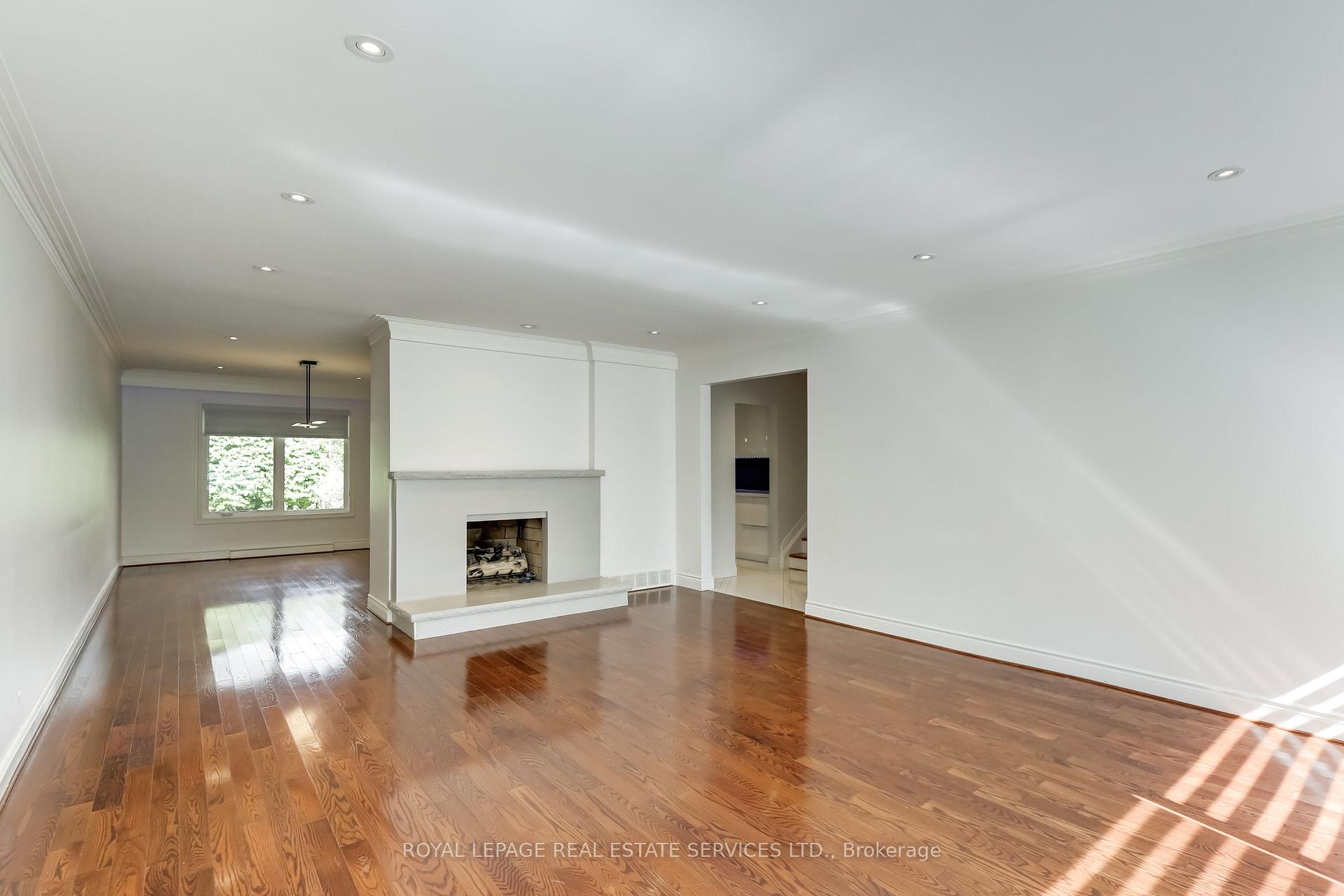 Photo 19 of 75 Ravensbourne Crescent, Etobicoke, Princess-Rosethorn — HOMEH