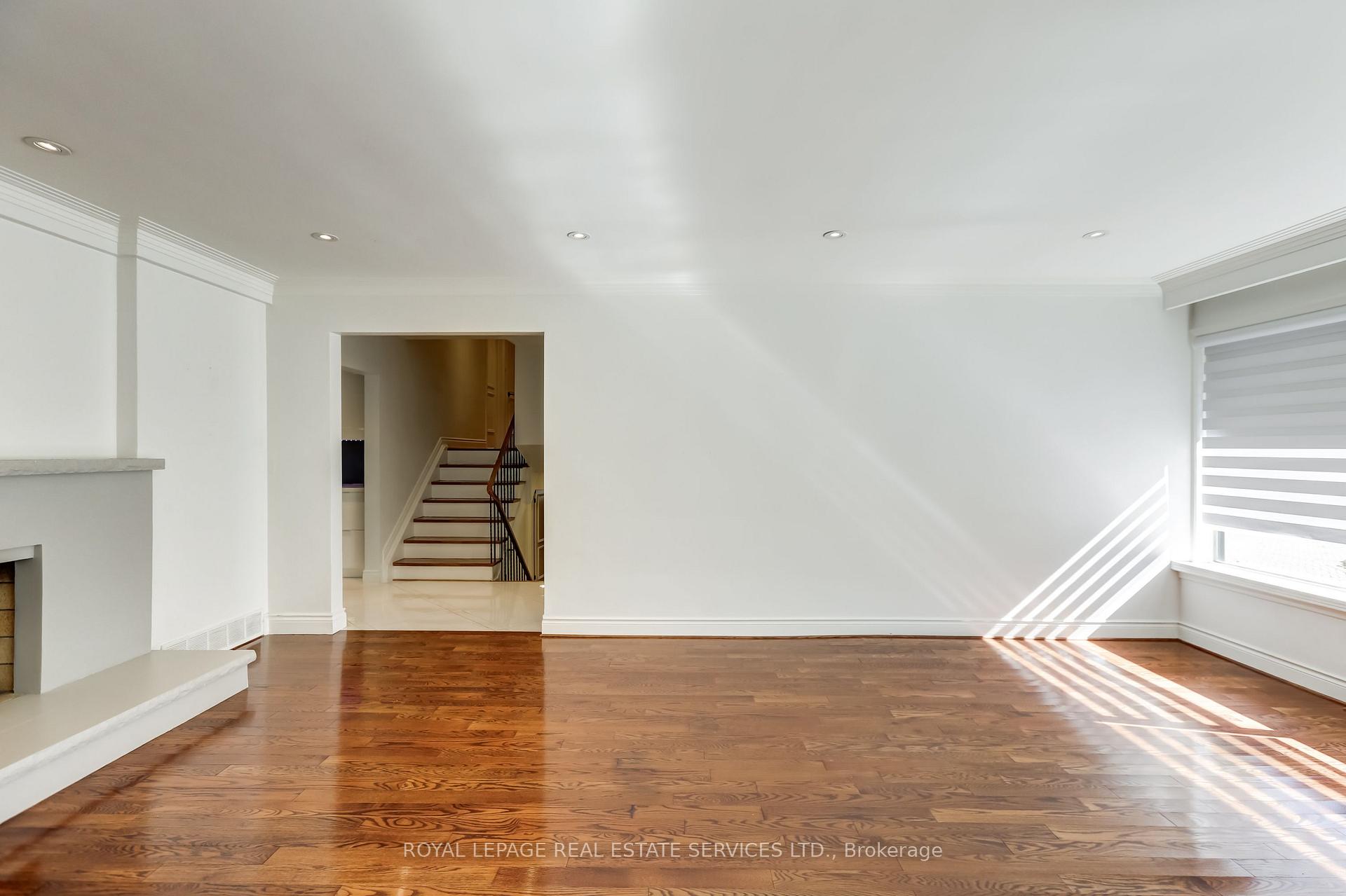 Photo 17 of 75 Ravensbourne Crescent, Etobicoke, Princess-Rosethorn — HOMEH