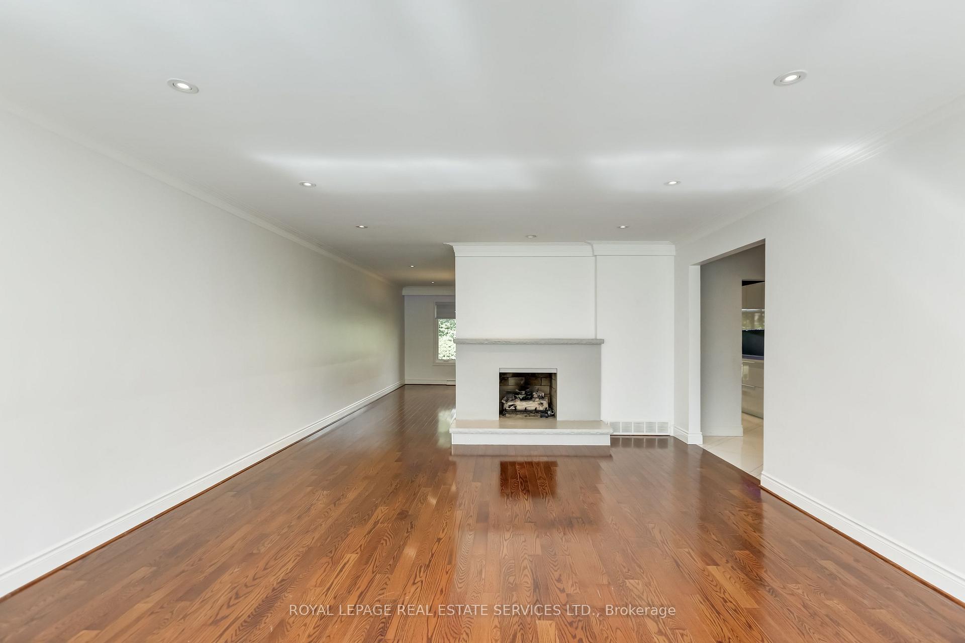 Photo 23 of 75 Ravensbourne Crescent, Etobicoke, Princess-Rosethorn — HOMEH