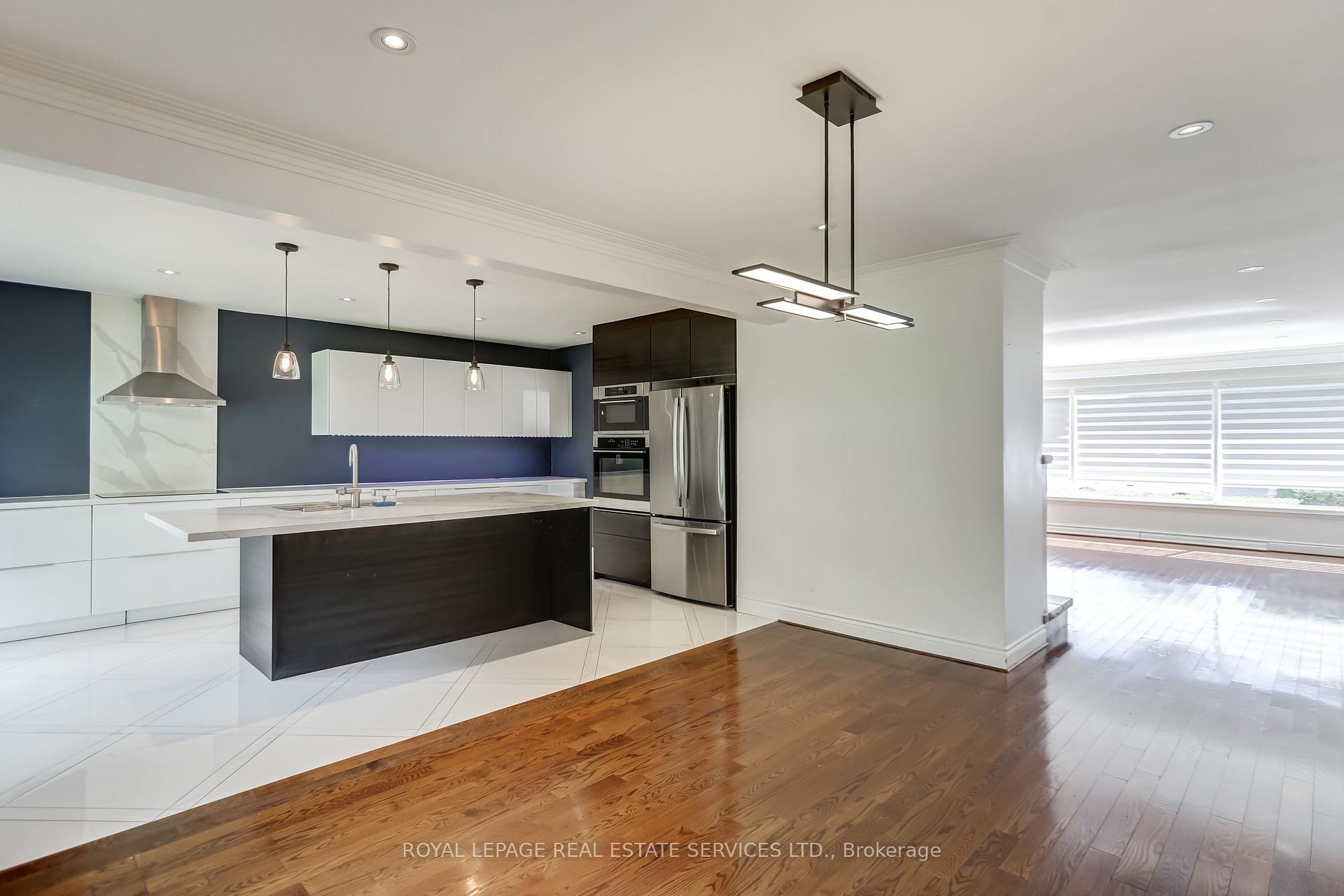 Photo 33 of 75 Ravensbourne Crescent, Etobicoke, Princess-Rosethorn — HOMEH