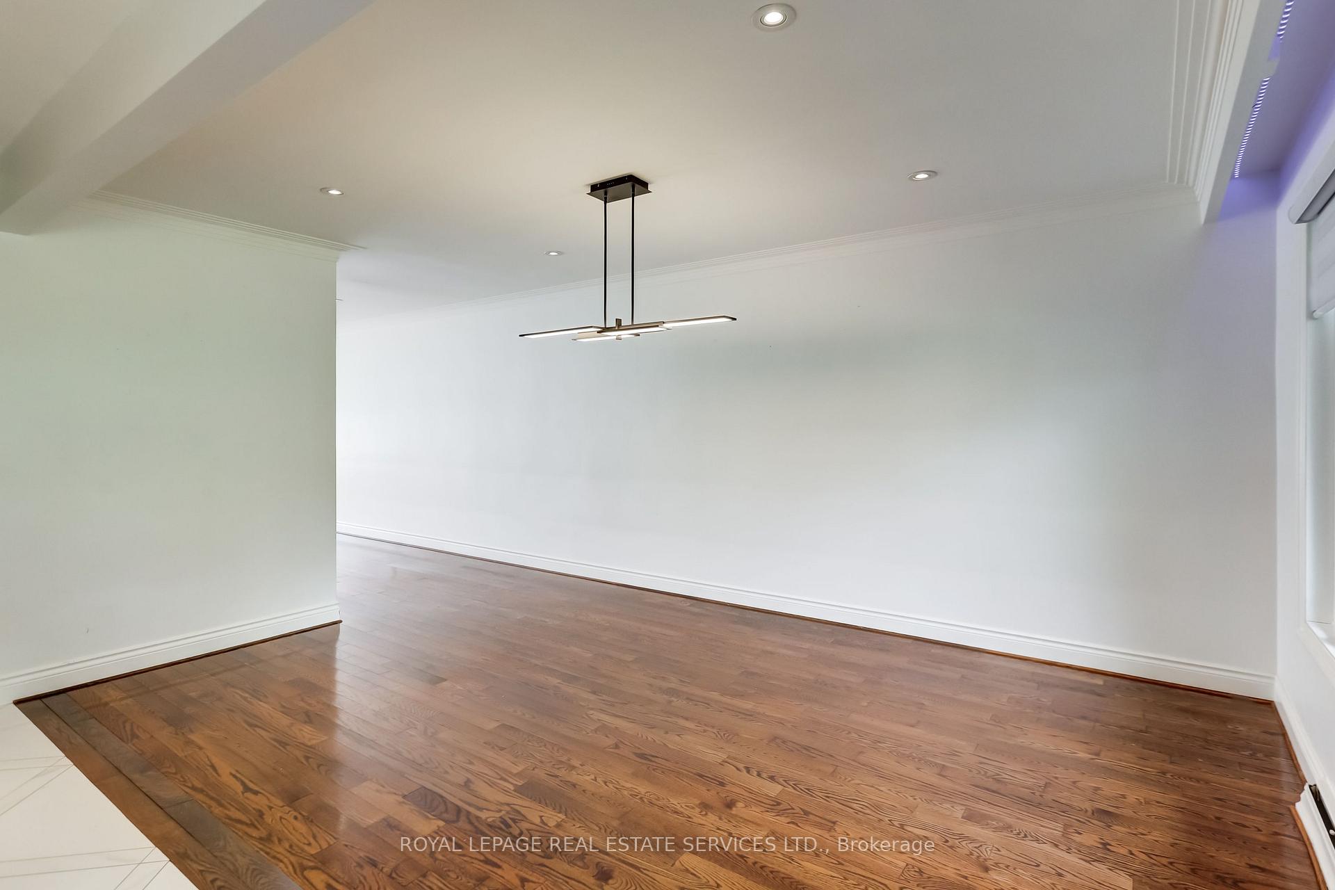 Photo 31 of 75 Ravensbourne Crescent, Etobicoke, Princess-Rosethorn — HOMEH