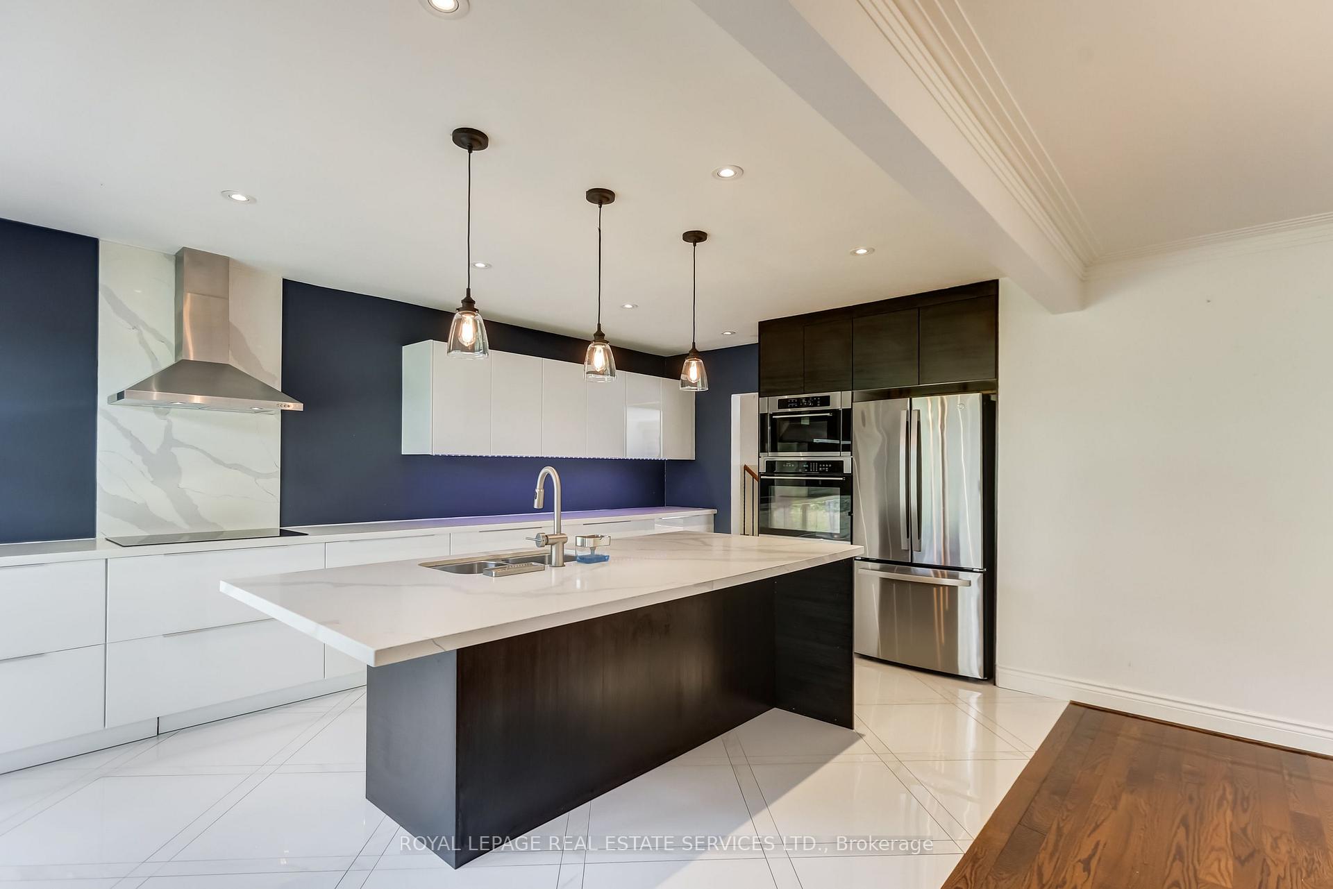 Photo 38 of 75 Ravensbourne Crescent, Etobicoke, Princess-Rosethorn — HOMEH