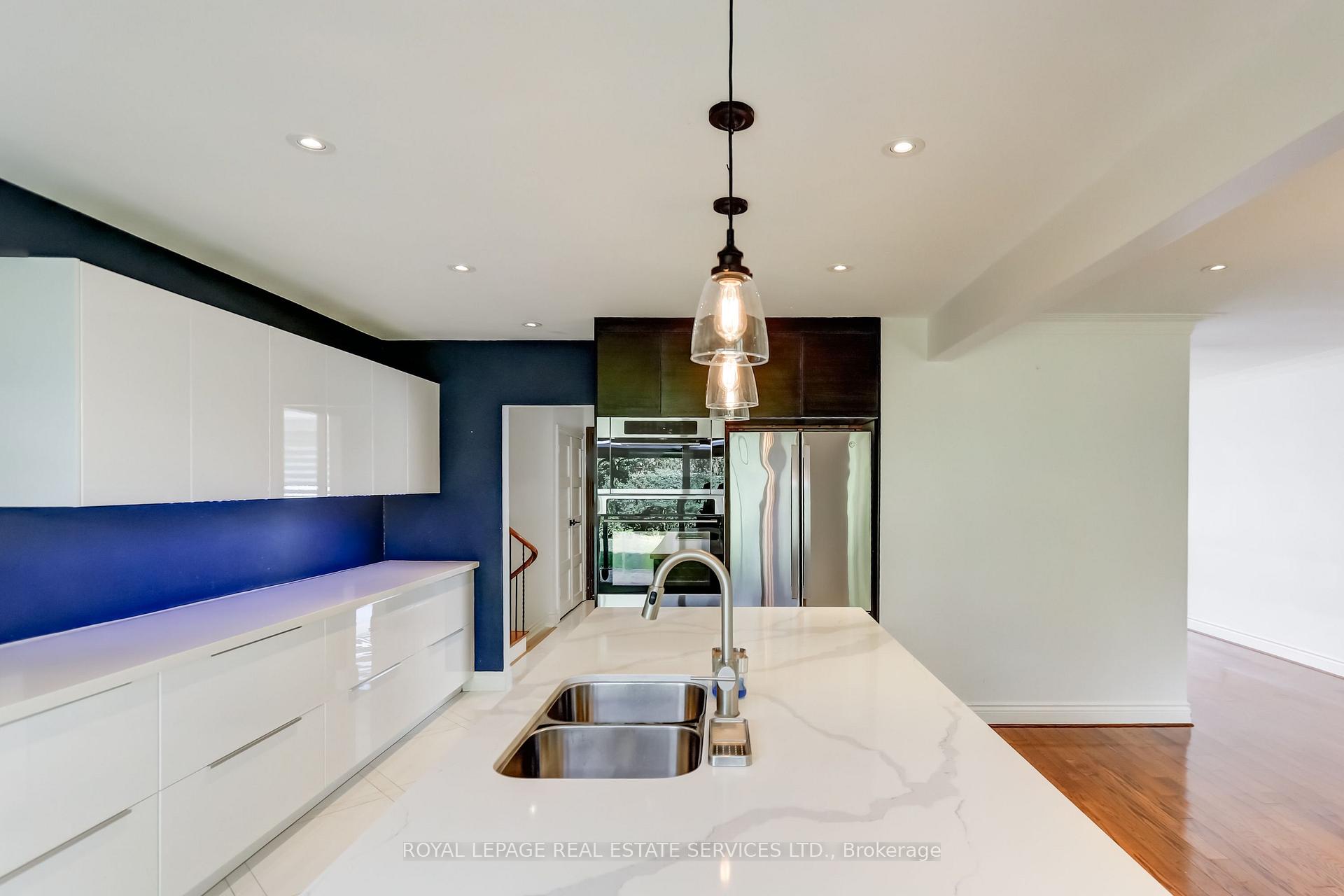 Photo 49 of 75 Ravensbourne Crescent, Etobicoke, Princess-Rosethorn — HOMEH