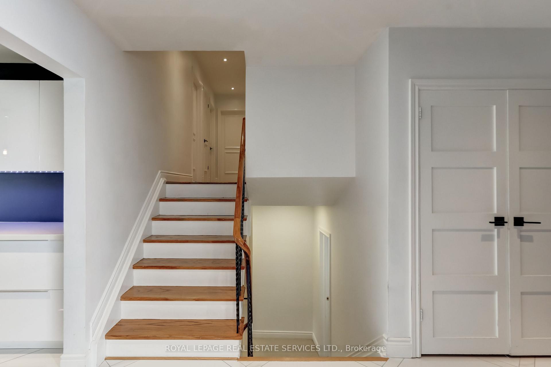 Photo 39 of 75 Ravensbourne Crescent, Etobicoke, Princess-Rosethorn — HOMEH