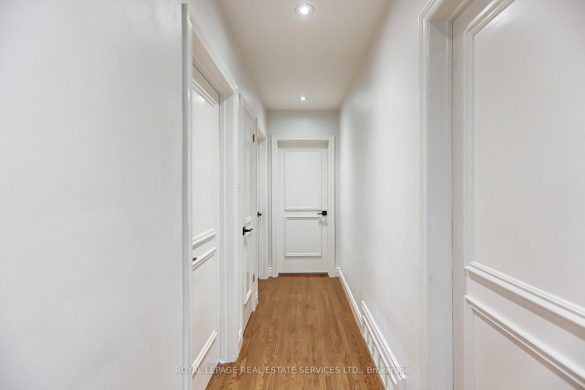 Photo 42 of 75 Ravensbourne Crescent, Etobicoke, Princess-Rosethorn — HOMEH
