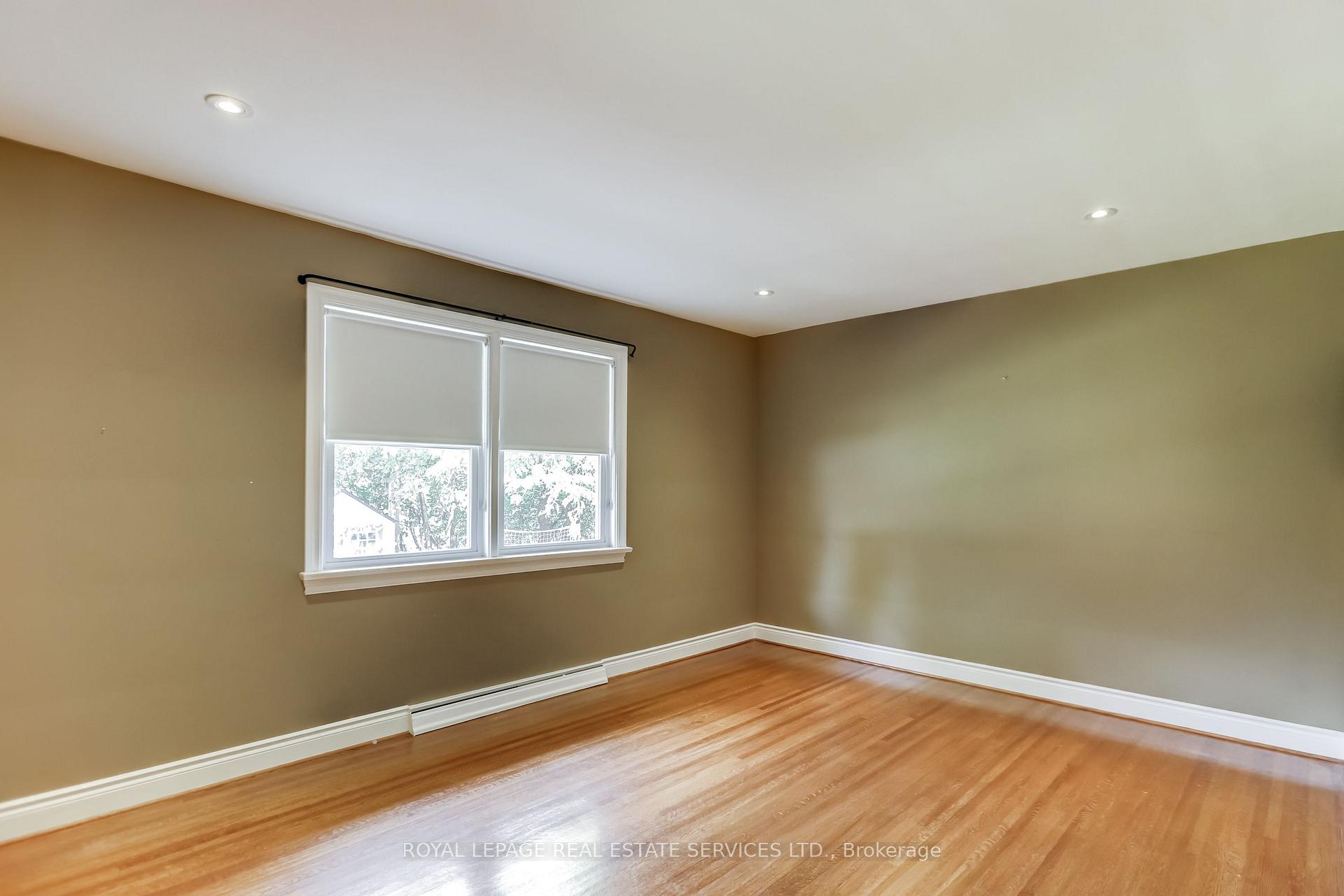 Photo 44 of 75 Ravensbourne Crescent, Etobicoke, Princess-Rosethorn — HOMEH