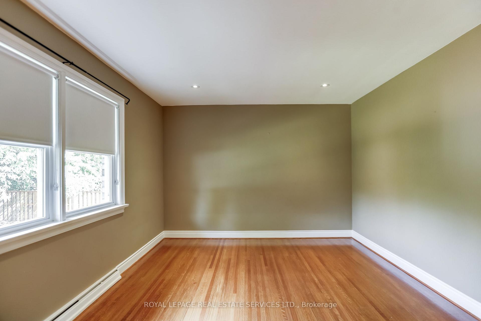 Photo 46 of 75 Ravensbourne Crescent, Etobicoke, Princess-Rosethorn — HOMEH