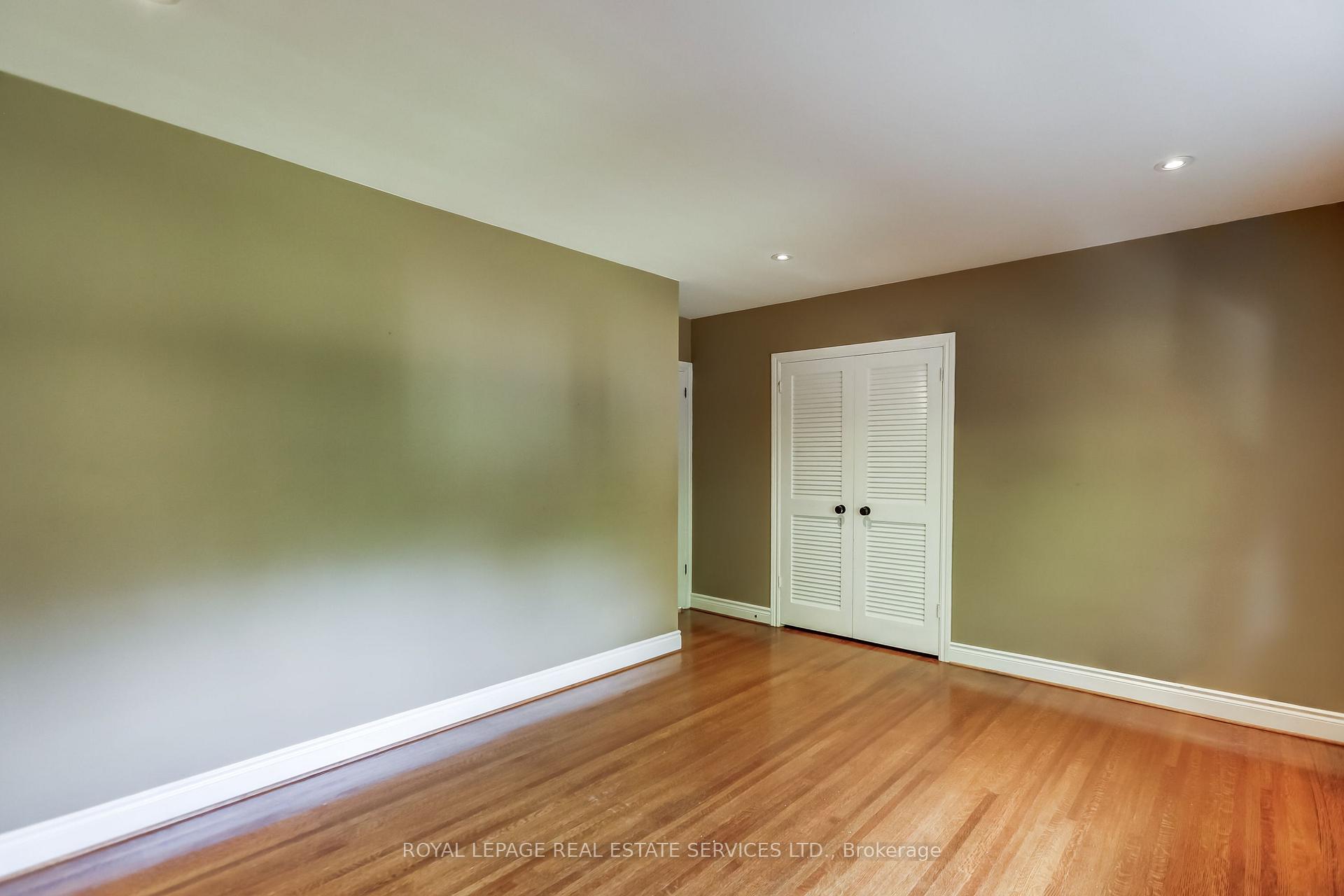 Photo 50 of 75 Ravensbourne Crescent, Etobicoke, Princess-Rosethorn — HOMEH