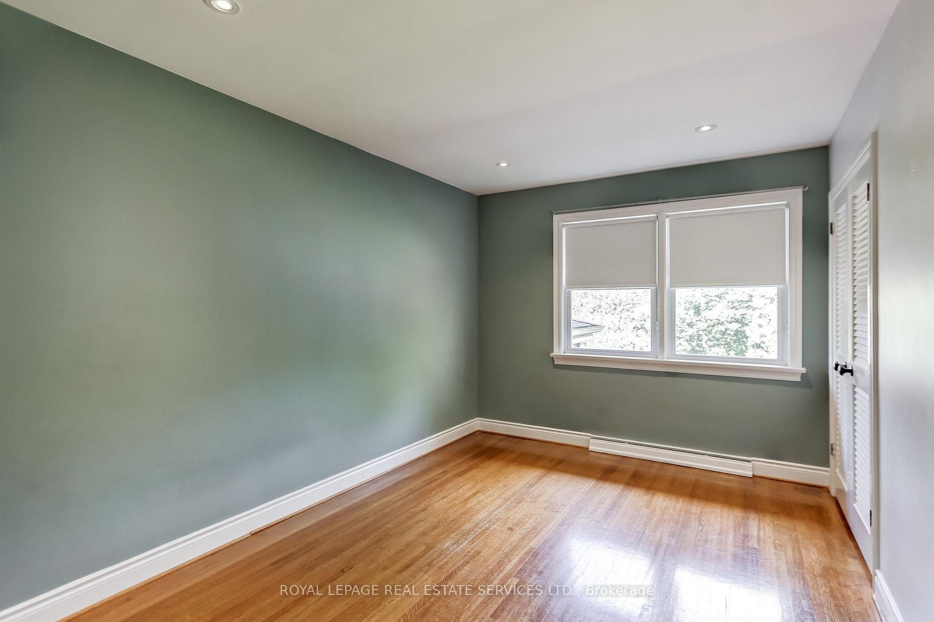 Photo 56 of 75 Ravensbourne Crescent, Etobicoke, Princess-Rosethorn — HOMEH