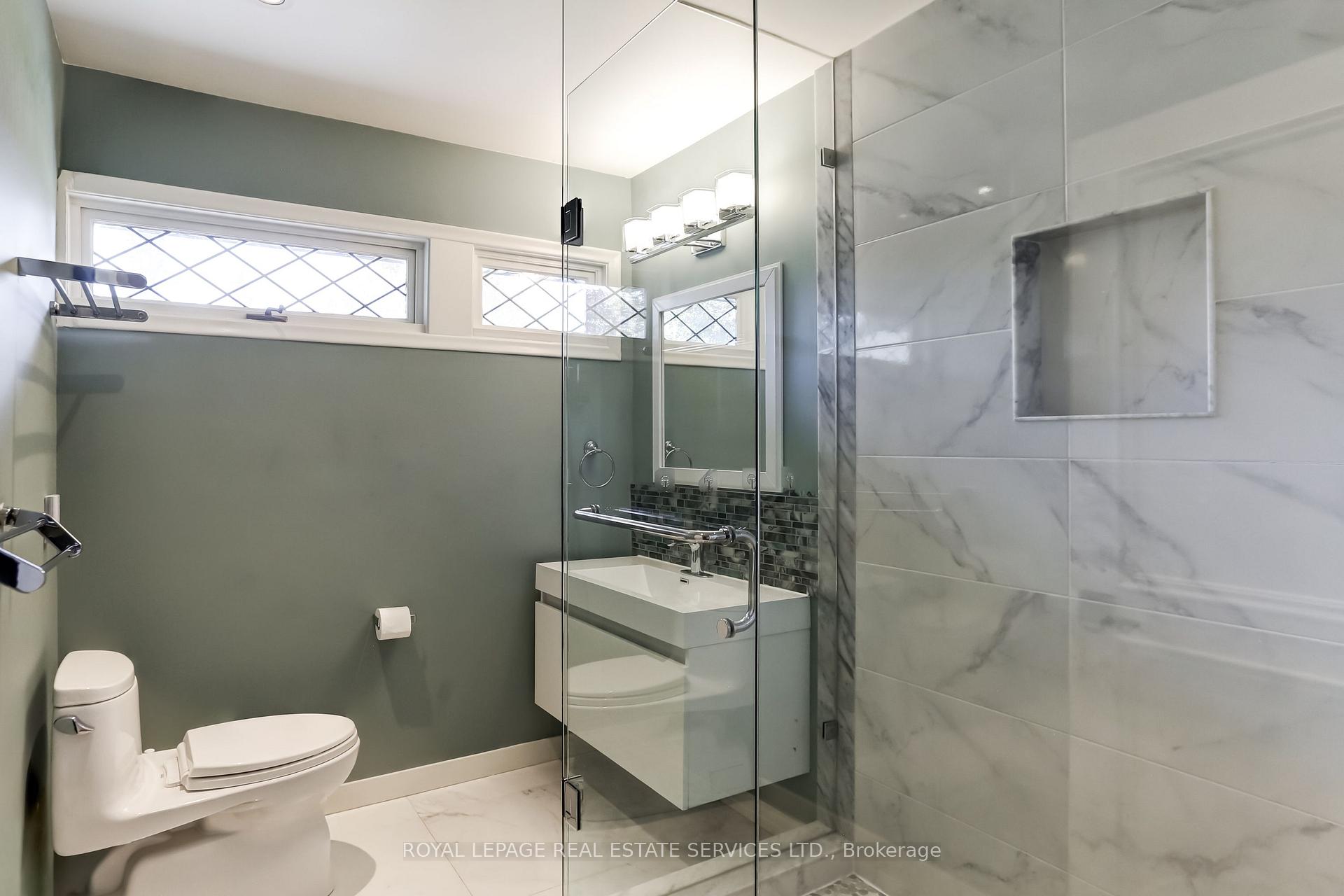 Photo 58 of 75 Ravensbourne Crescent, Etobicoke, Princess-Rosethorn — HOMEH