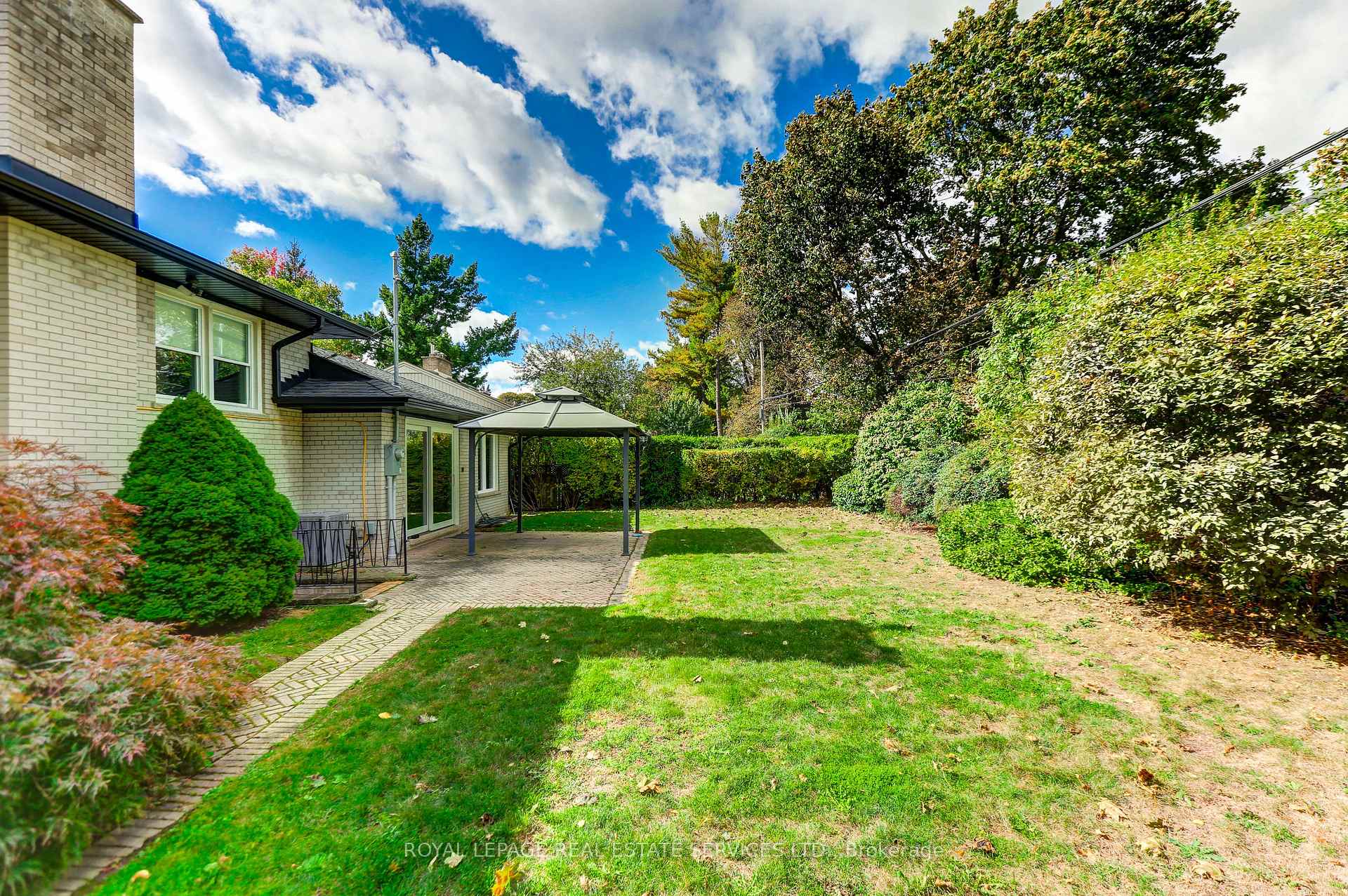 Photo 94 of 75 Ravensbourne Crescent, Etobicoke, Princess-Rosethorn — HOMEH