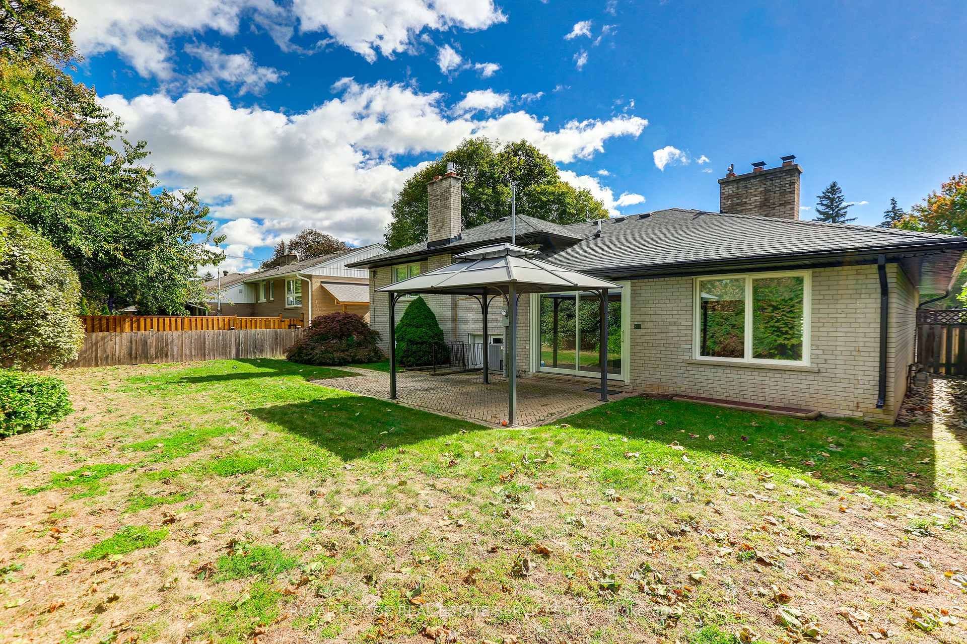 Photo 96 of 75 Ravensbourne Crescent, Etobicoke, Princess-Rosethorn — HOMEH