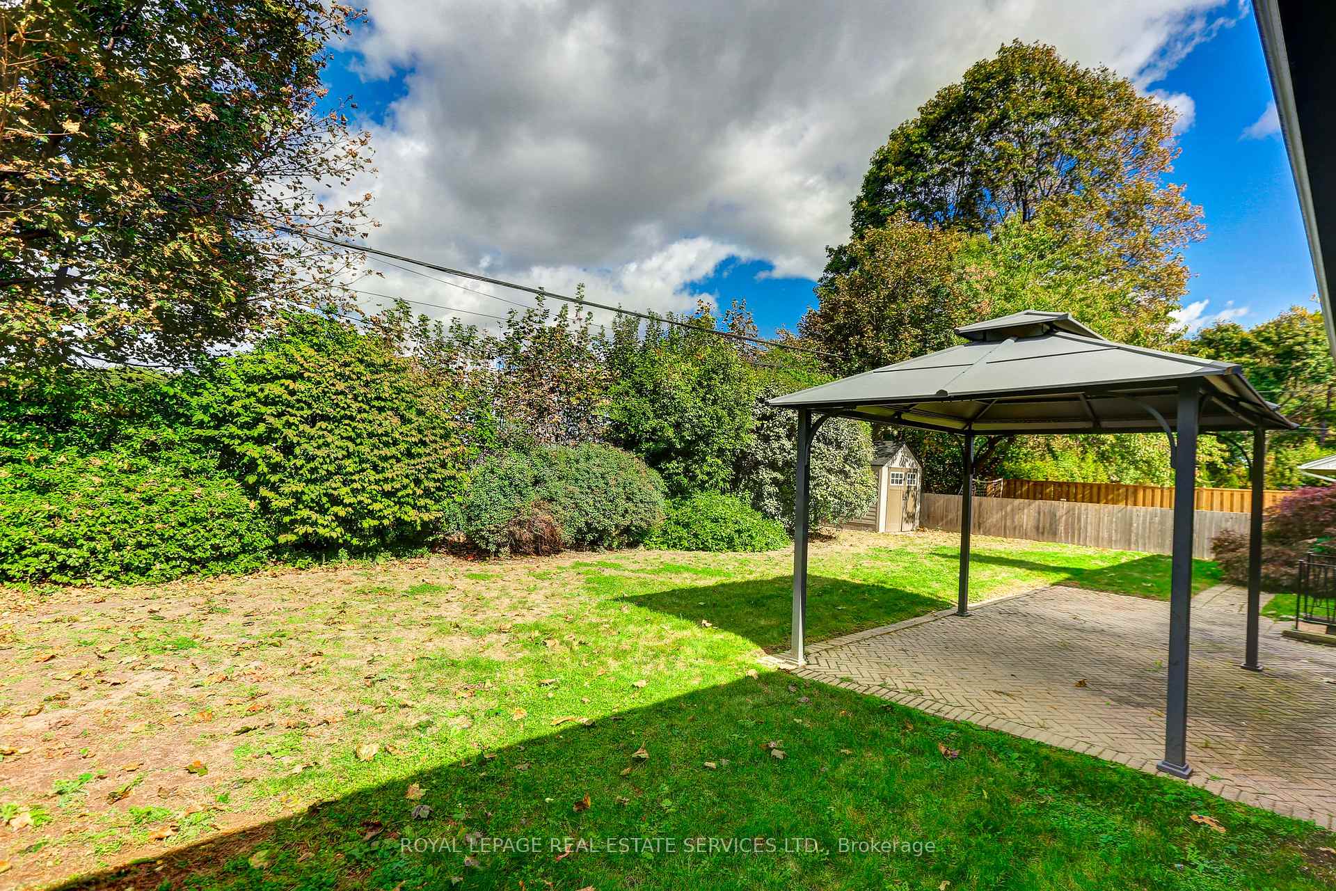 Photo 98 of 75 Ravensbourne Crescent, Etobicoke, Princess-Rosethorn — HOMEH