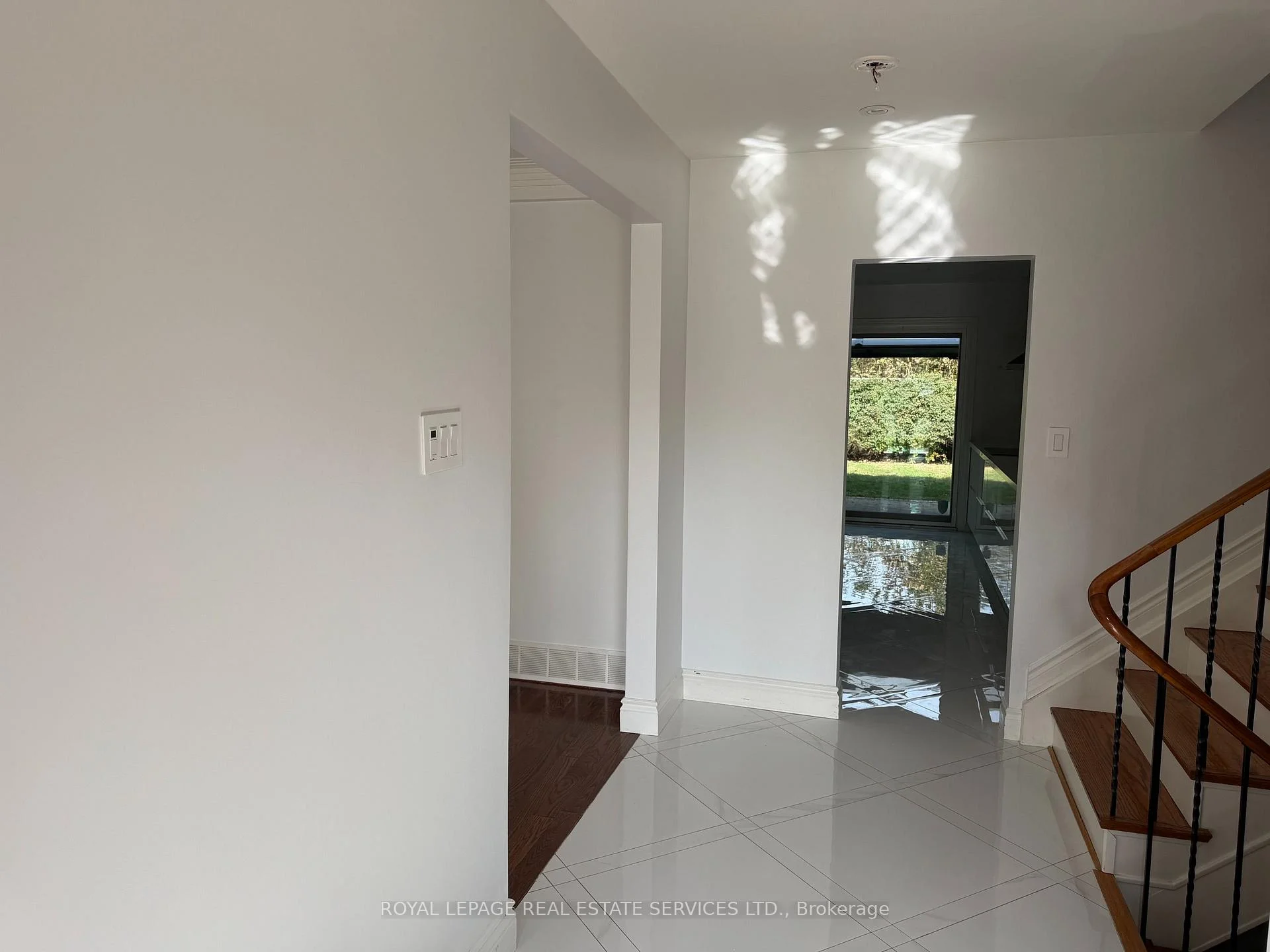 Photo 9 of 75 Ravensbourne Crescent, Etobicoke, Princess-Rosethorn — HOMEH