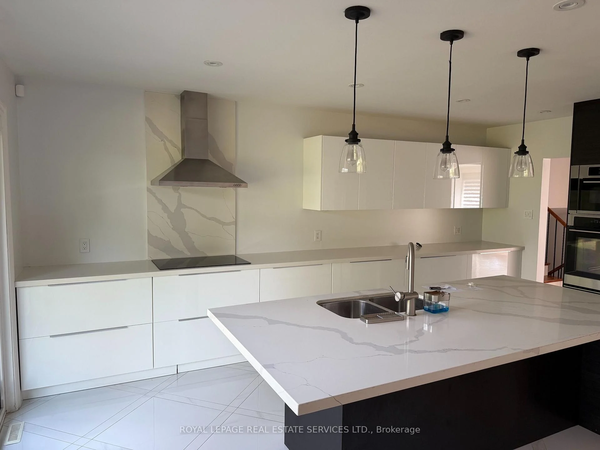 Photo 36 of 75 Ravensbourne Crescent, Etobicoke, Princess-Rosethorn — HOMEH