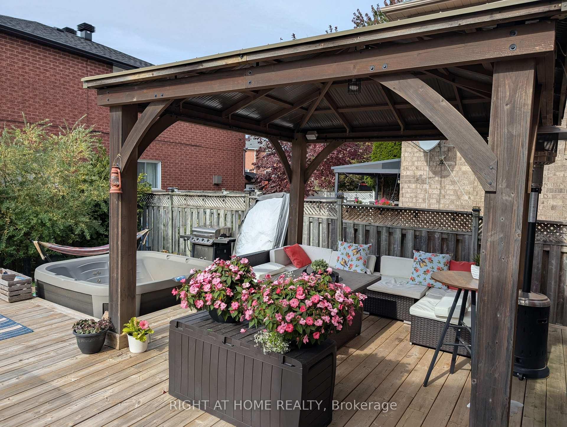 Photo 7 of 4 Bayel Crescent, Richmond Hill, Devonsleigh — HOMEH