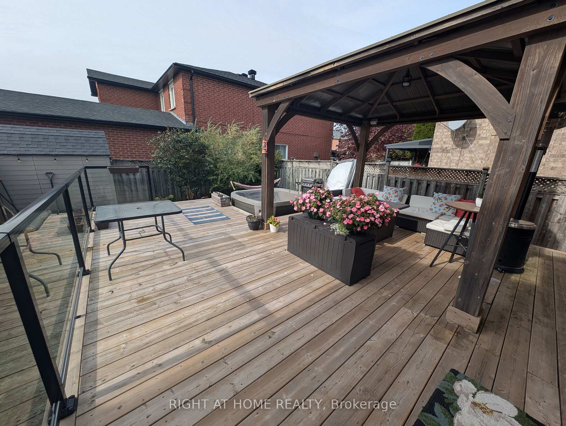 Photo 8 of 4 Bayel Crescent, Richmond Hill, Devonsleigh — HOMEH