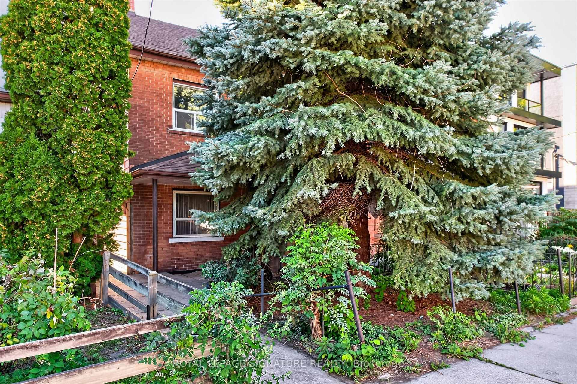 Photo 2 of 212 Lippincott Street, Toronto, University — HOMEH