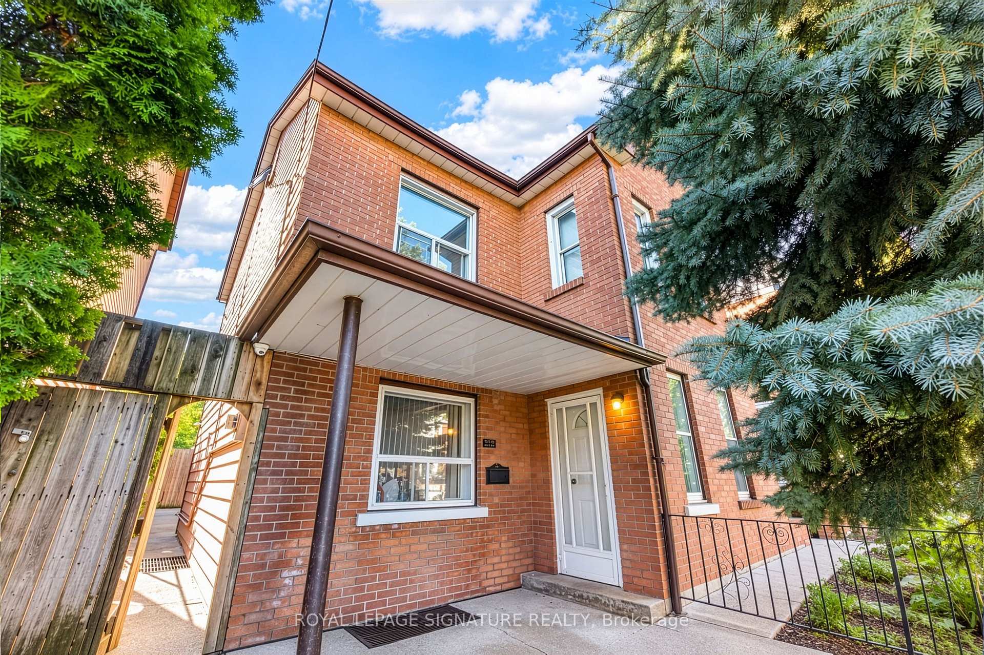 Photo 3 of 212 Lippincott Street, Toronto, University — HOMEH