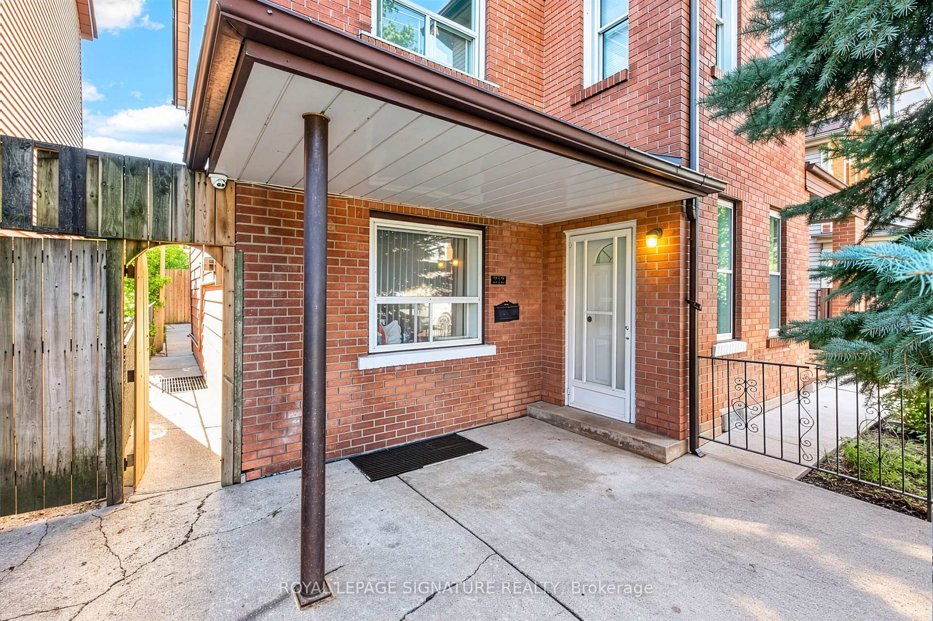 Photo 6 of 212 Lippincott Street, Toronto, University — HOMEH