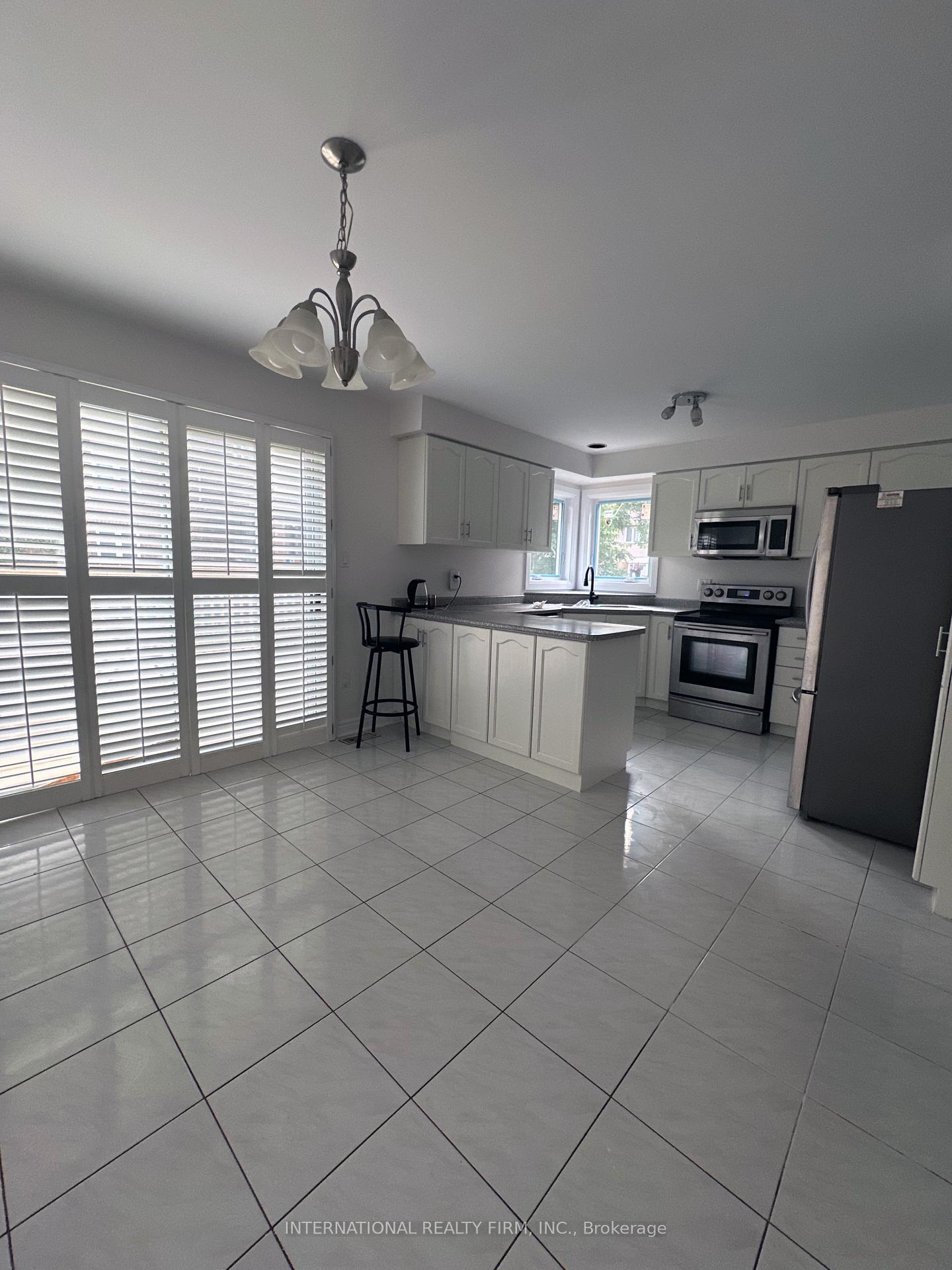 Photo 8 of 43 Falconridge Drive, Hamilton, Carpenter — HOMEH
