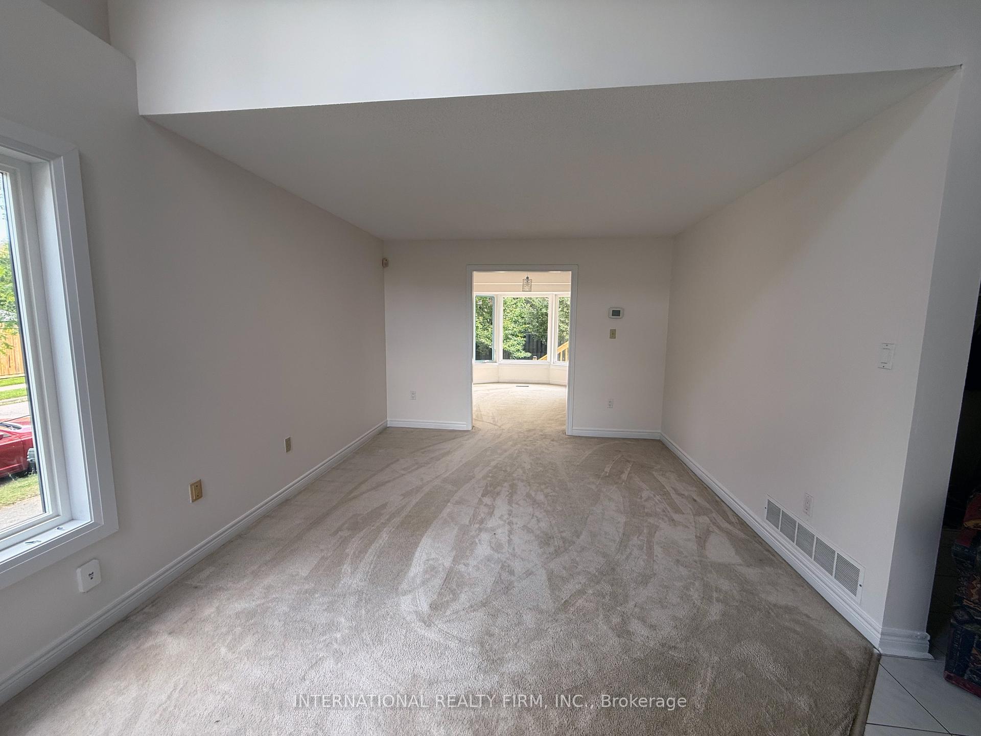 Photo 18 of 43 Falconridge Drive, Hamilton, Carpenter — HOMEH