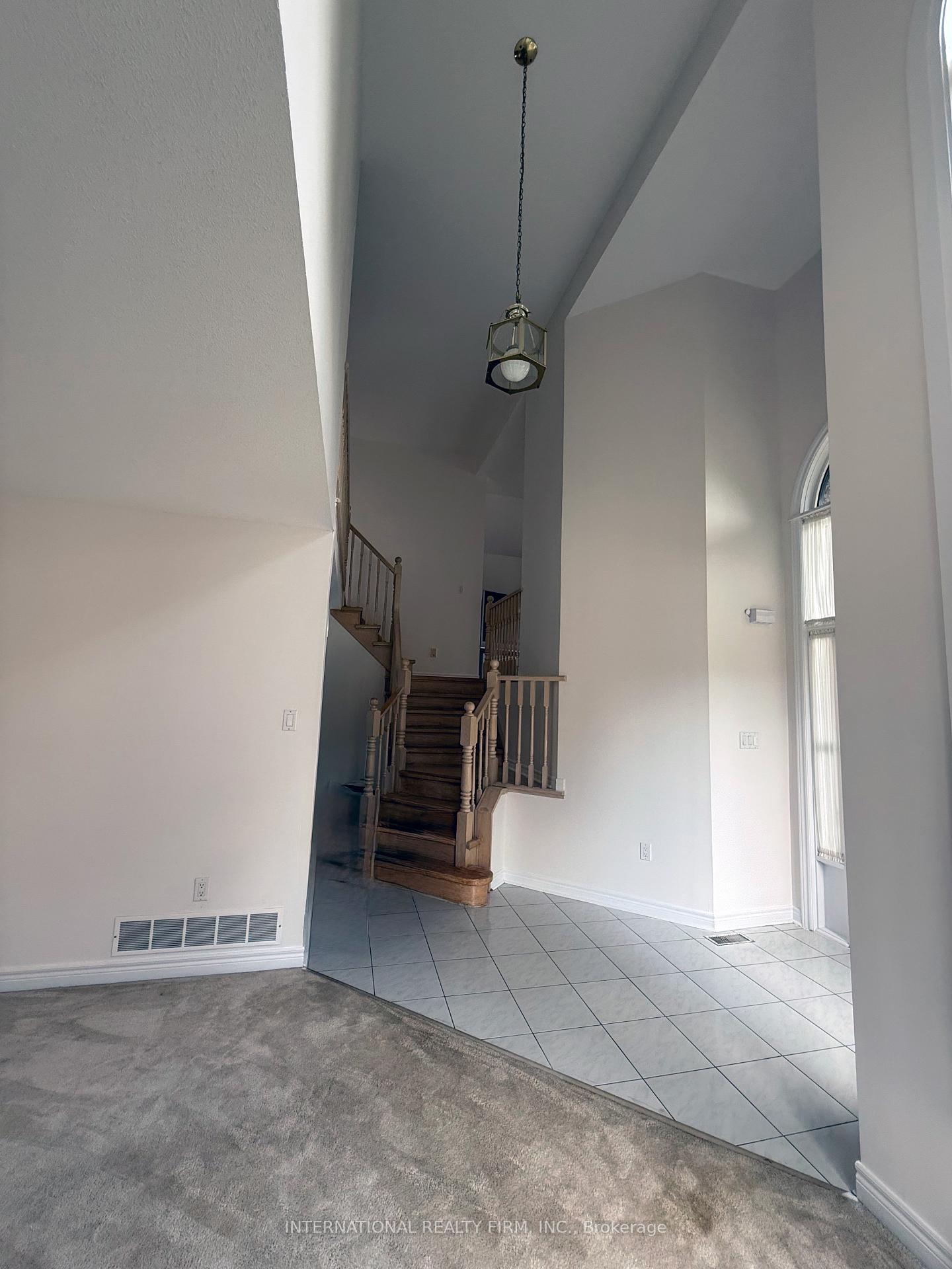 Photo 19 of 43 Falconridge Drive, Hamilton, Carpenter — HOMEH