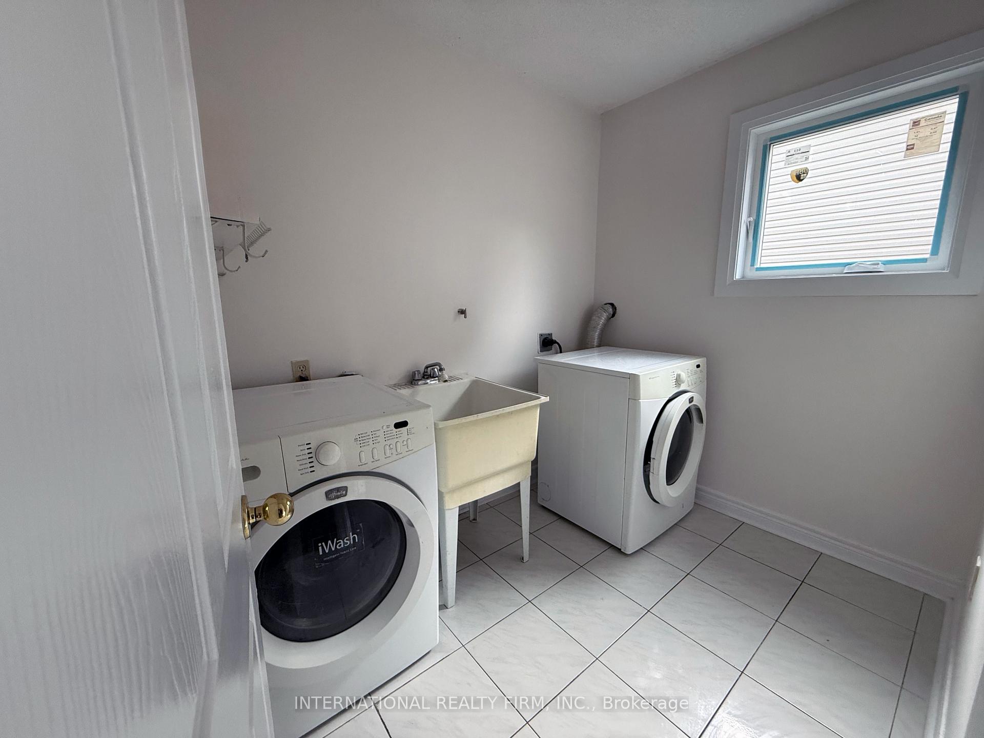 Photo 21 of 43 Falconridge Drive, Hamilton, Carpenter — HOMEH