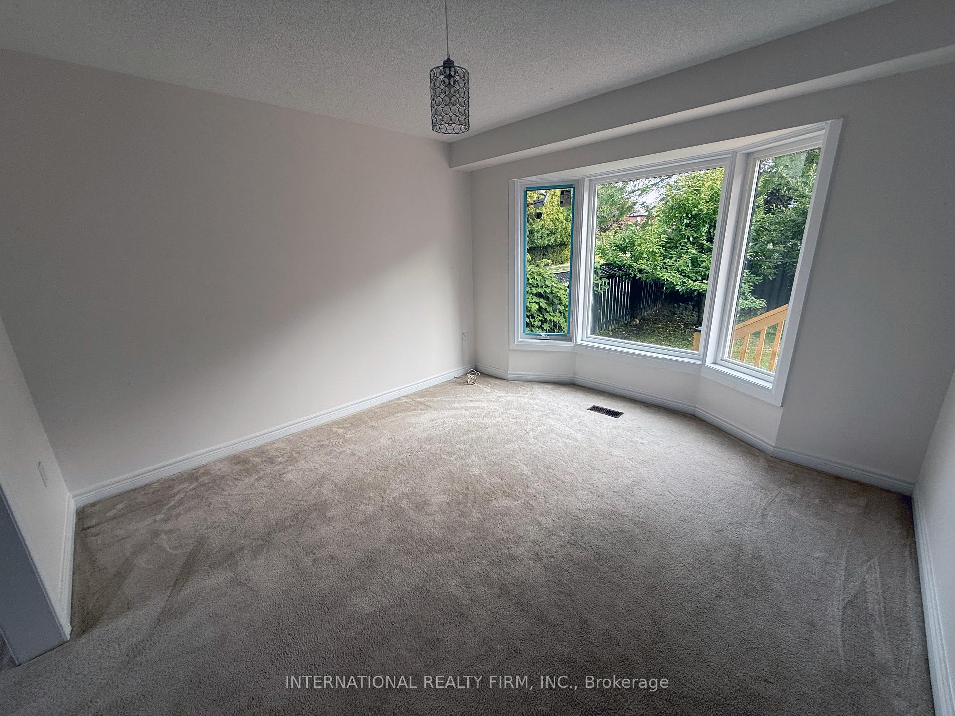 Photo 23 of 43 Falconridge Drive, Hamilton, Carpenter — HOMEH