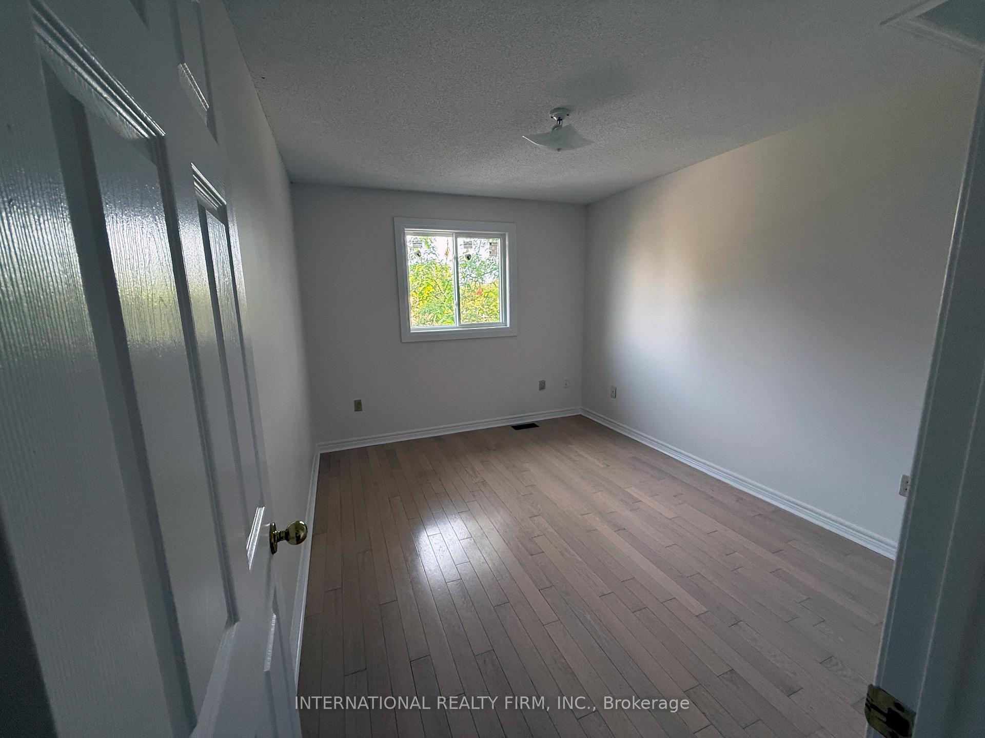 Photo 24 of 43 Falconridge Drive, Hamilton, Carpenter — HOMEH
