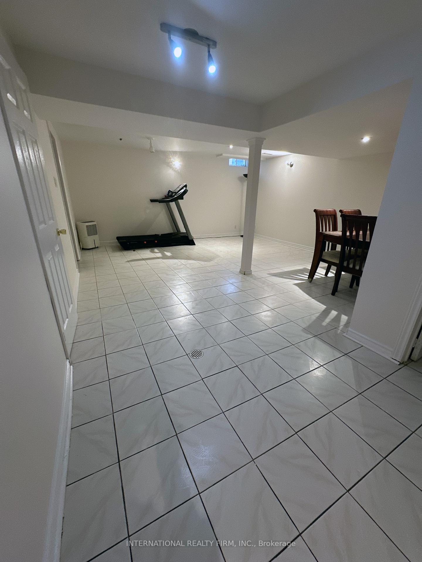Photo 32 of 43 Falconridge Drive, Hamilton, Carpenter — HOMEH