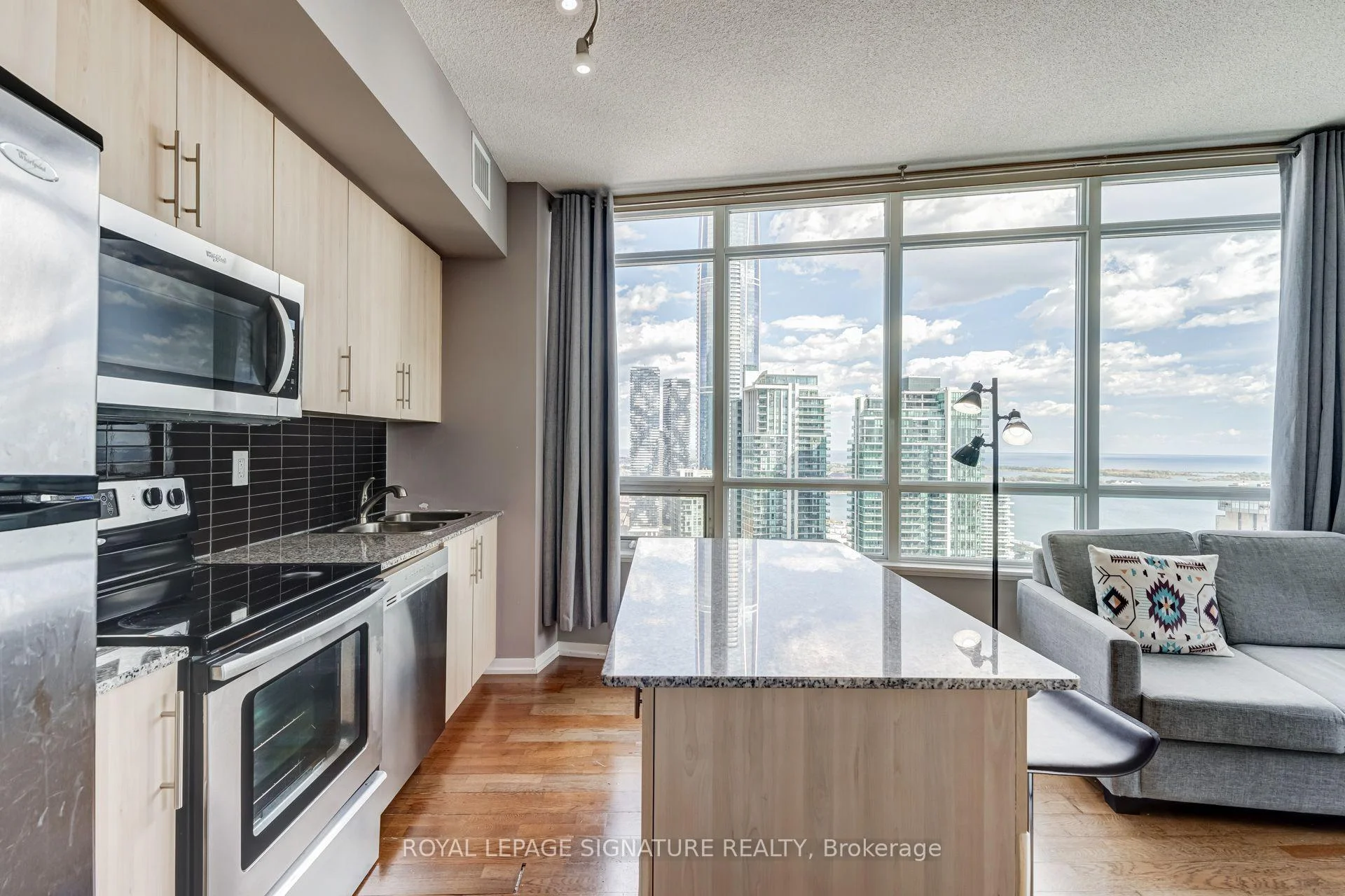 Photo 9 of Unit 4310, 65 Bremner Boulevard, Toronto, Waterfront Communities — HOMEH