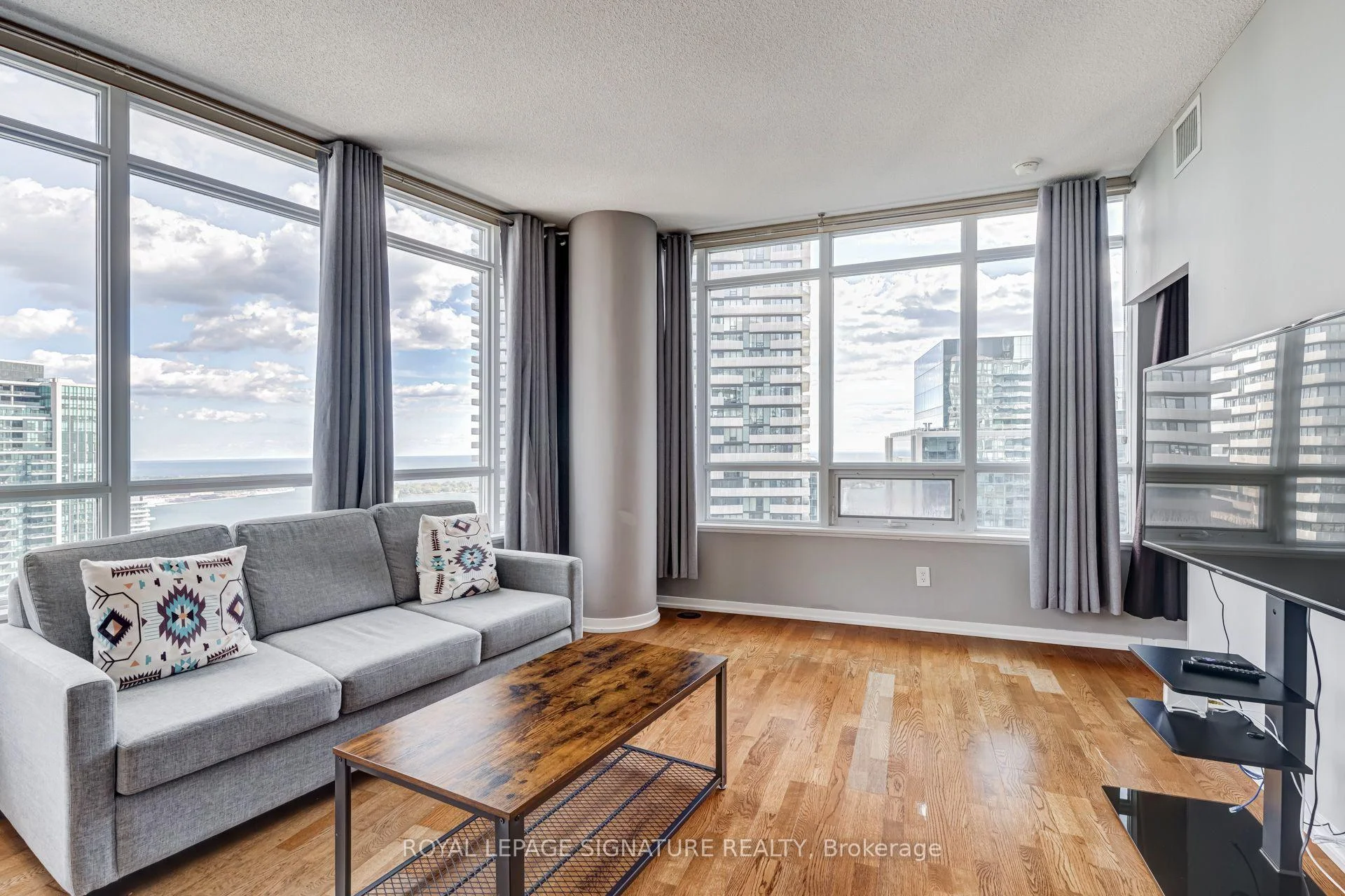 Photo 13 of Unit 4310, 65 Bremner Boulevard, Toronto, Waterfront Communities — HOMEH