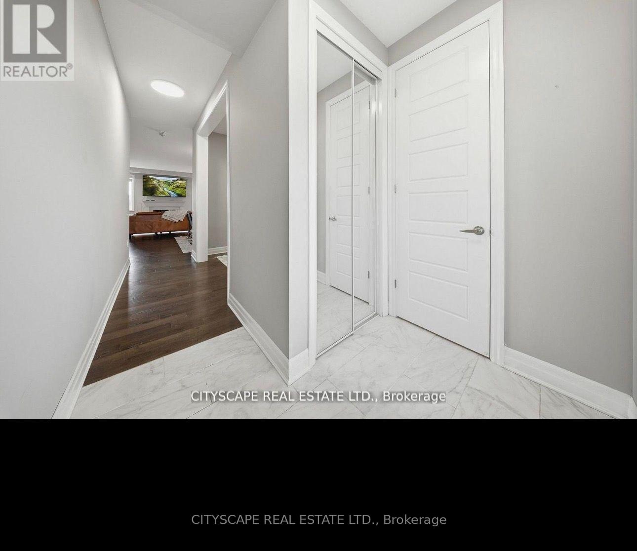 Photo 3 of 28 Celano Drive, Hamilton, Waterdown — HOMEH