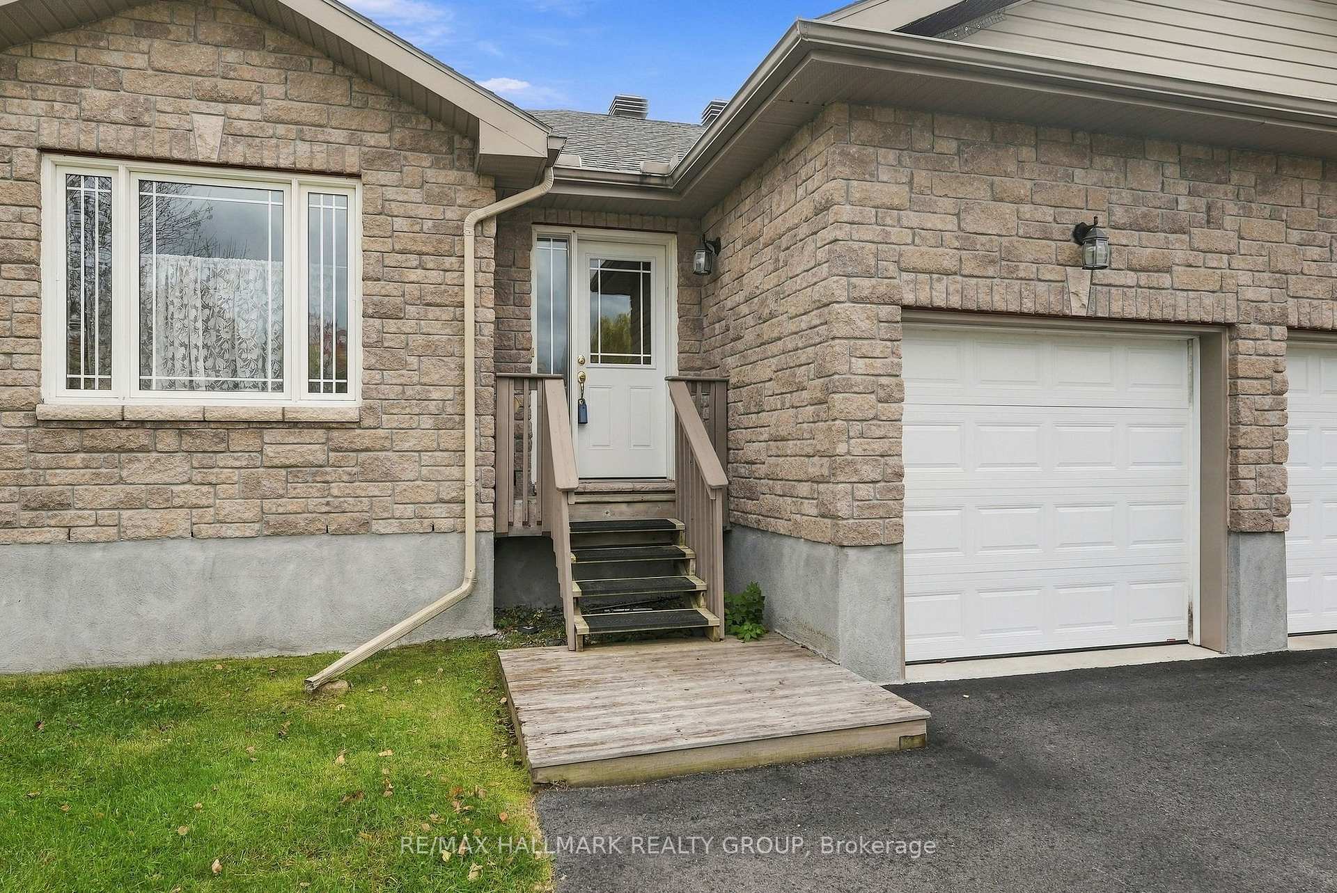 Photo 2 of 12 Red Oak Drive, North Grenville, North Grenville Twp (Kemptville South) — HOMEH