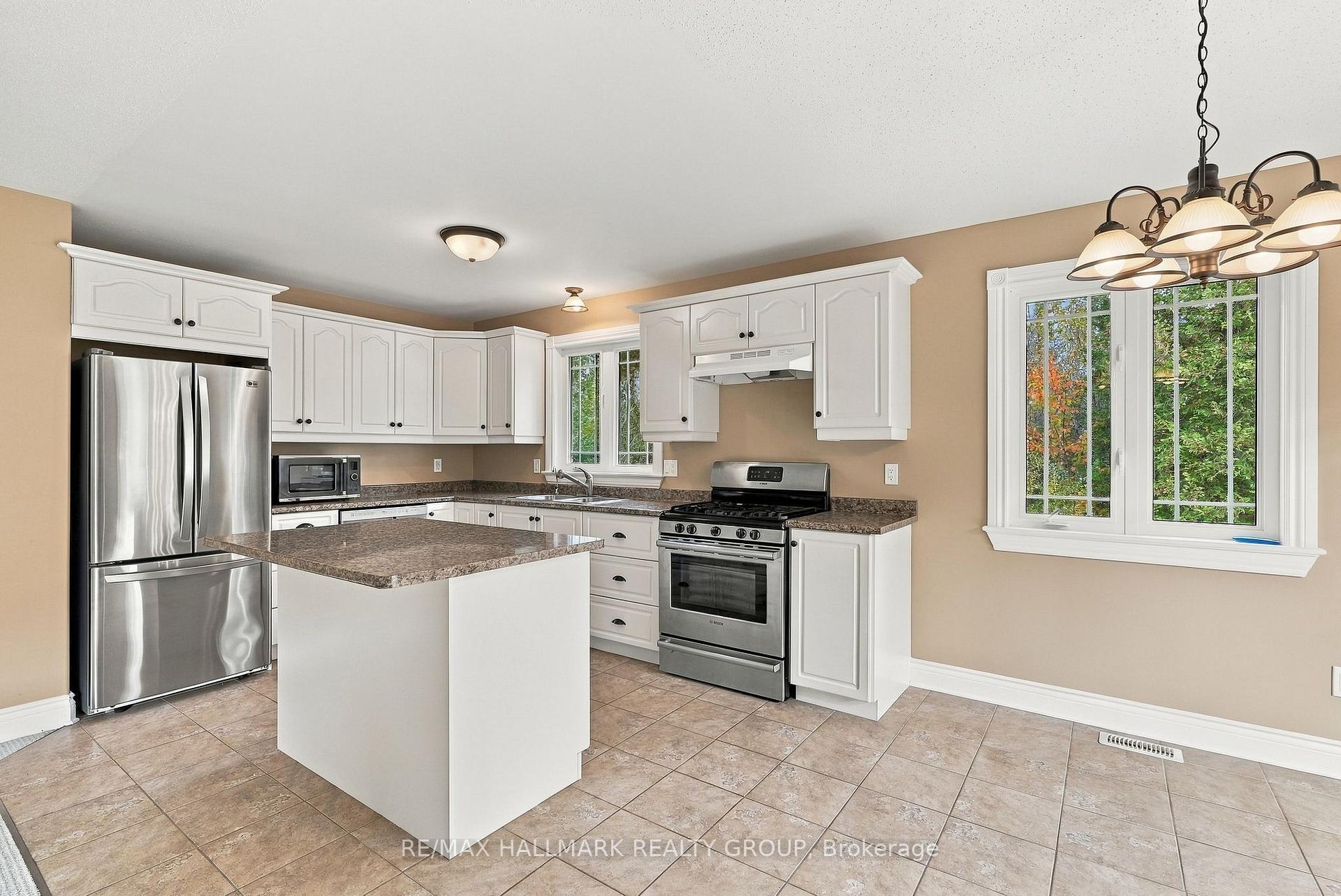 Photo 9 of 12 Red Oak Drive, North Grenville, North Grenville Twp (Kemptville South) — HOMEH