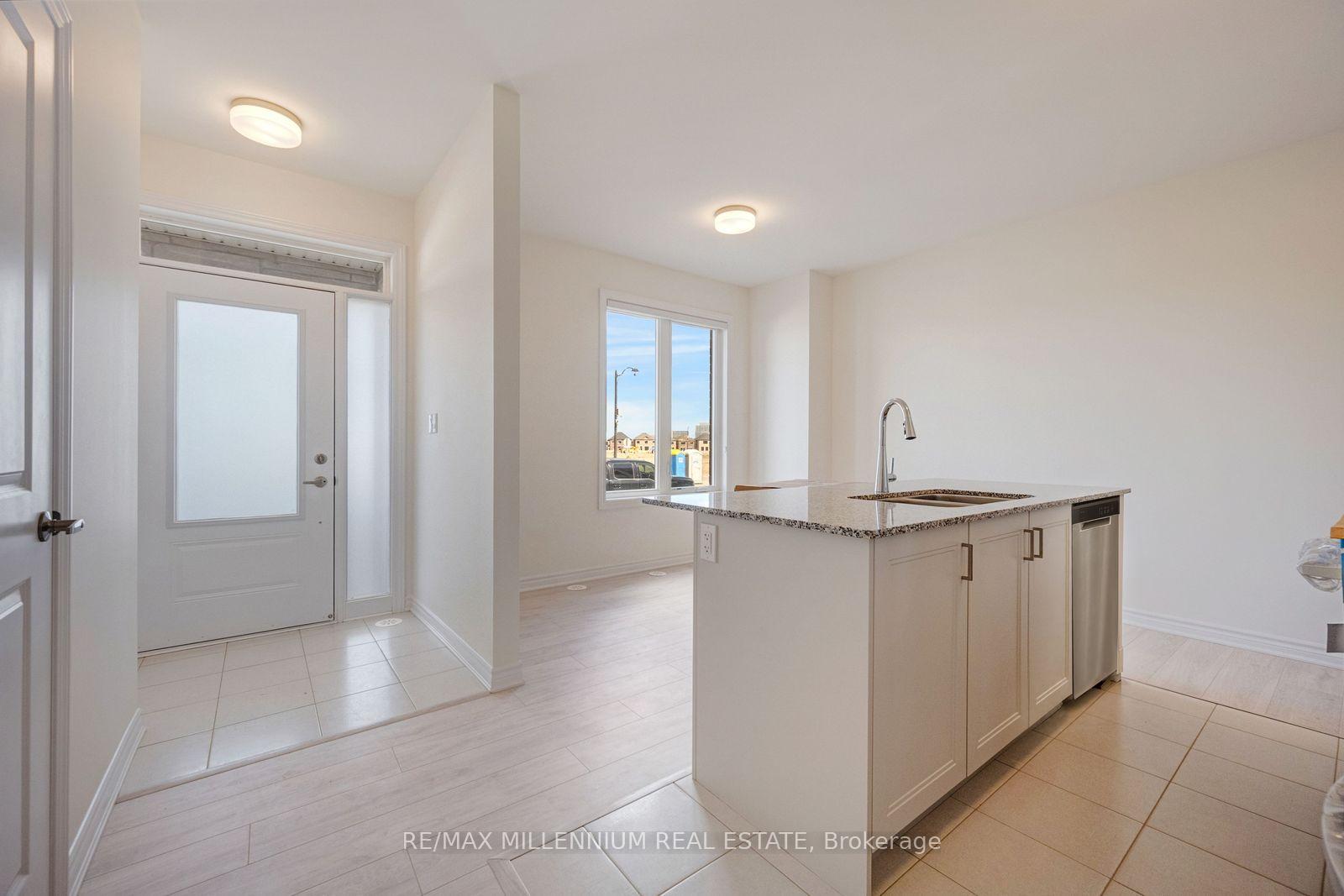 Photo 4 of Unit Main, 10 Thornbird Crescent, Brampton, Northwest Brampton — HOMEH