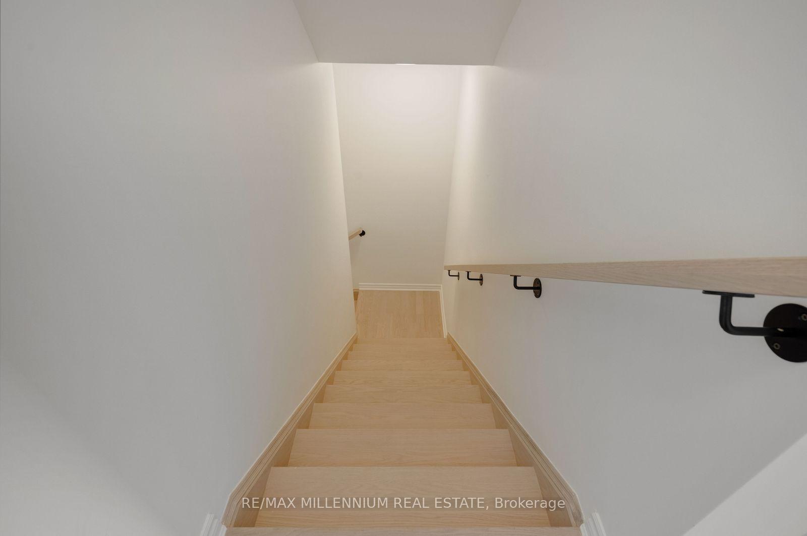 Photo 19 of Unit Main, 10 Thornbird Crescent, Brampton, Northwest Brampton — HOMEH